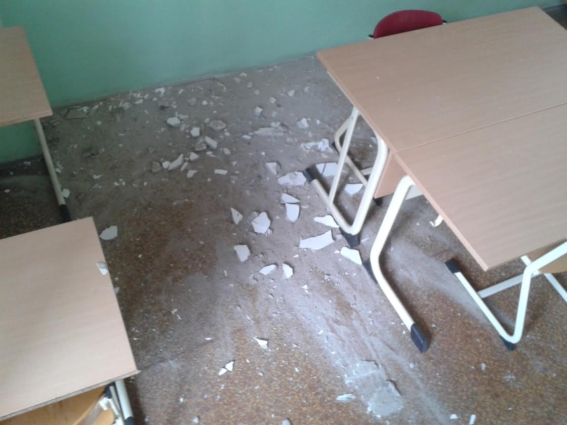 Leszakadt a plafon a Szinyei gimnázium egyik tantermében