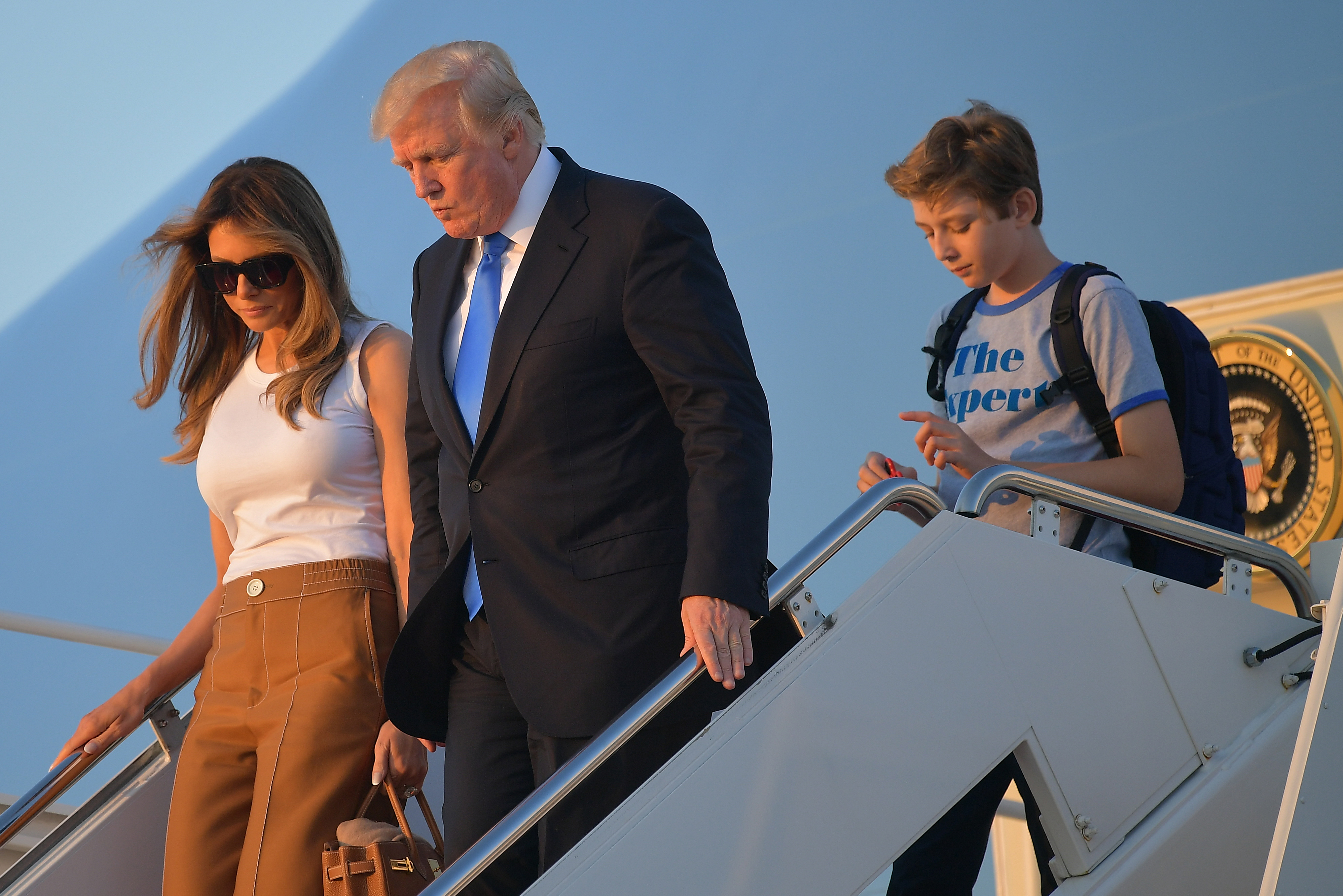 Trump felesége és fia vasárnap ünnepélyesen beköltözött a Fehér Házba