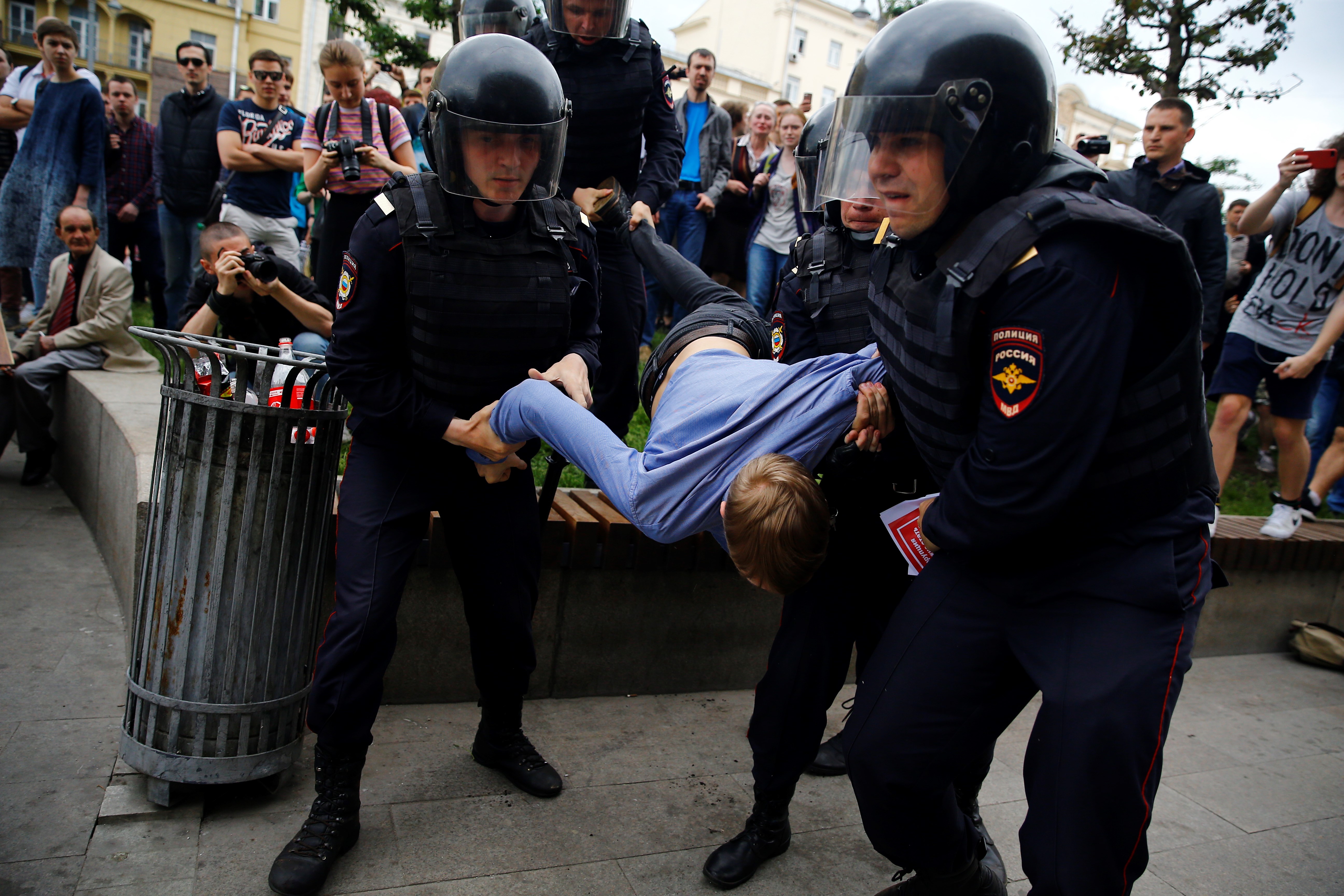 A Fehér Ház az ártatlanul letartóztatott tüntetők szabadon bocsátását követeli Moszkvától 