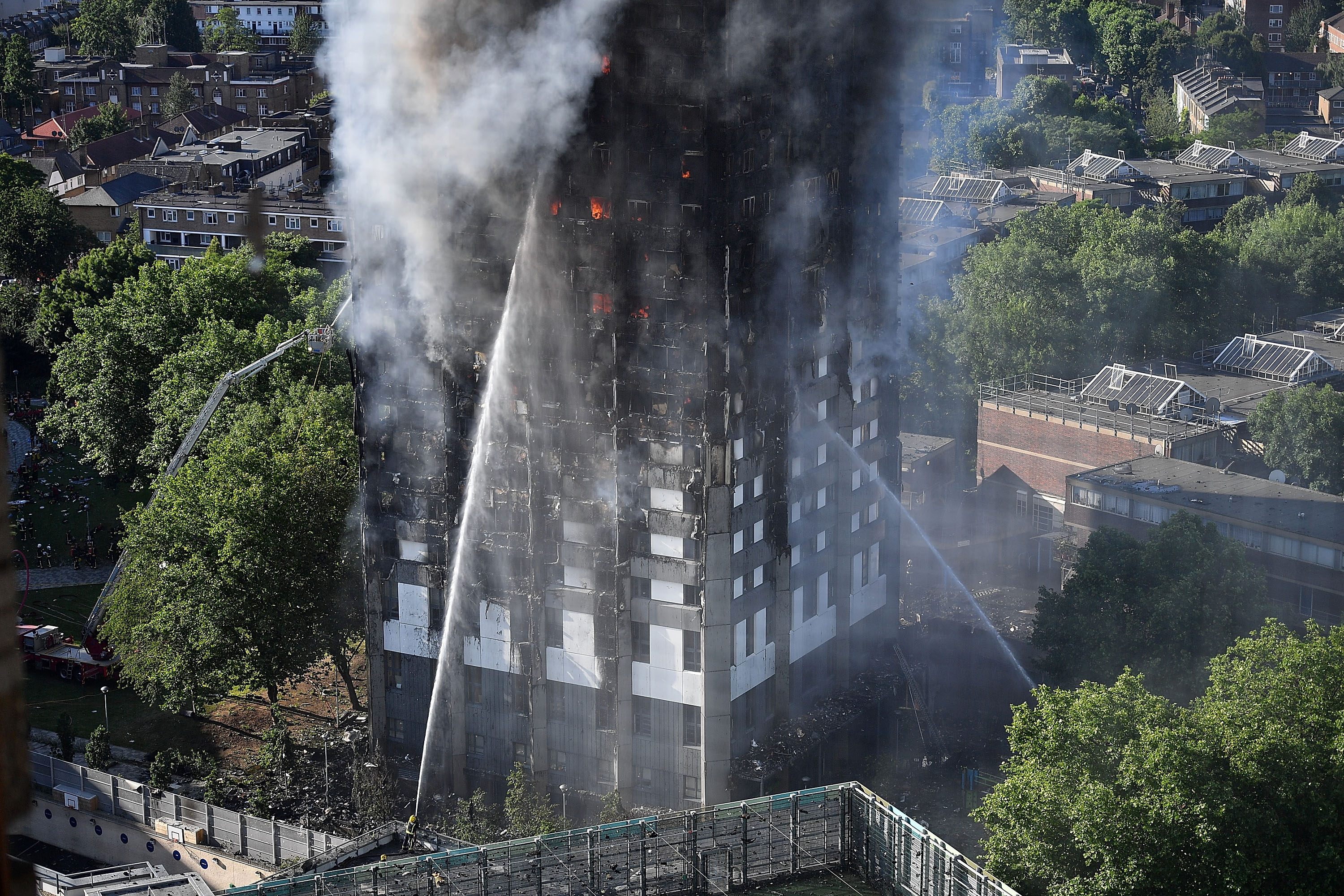Theresa May szerint nem volt elegendő a támogatás, amit a nyugat-londoni tűzvész áldozatai kaptak