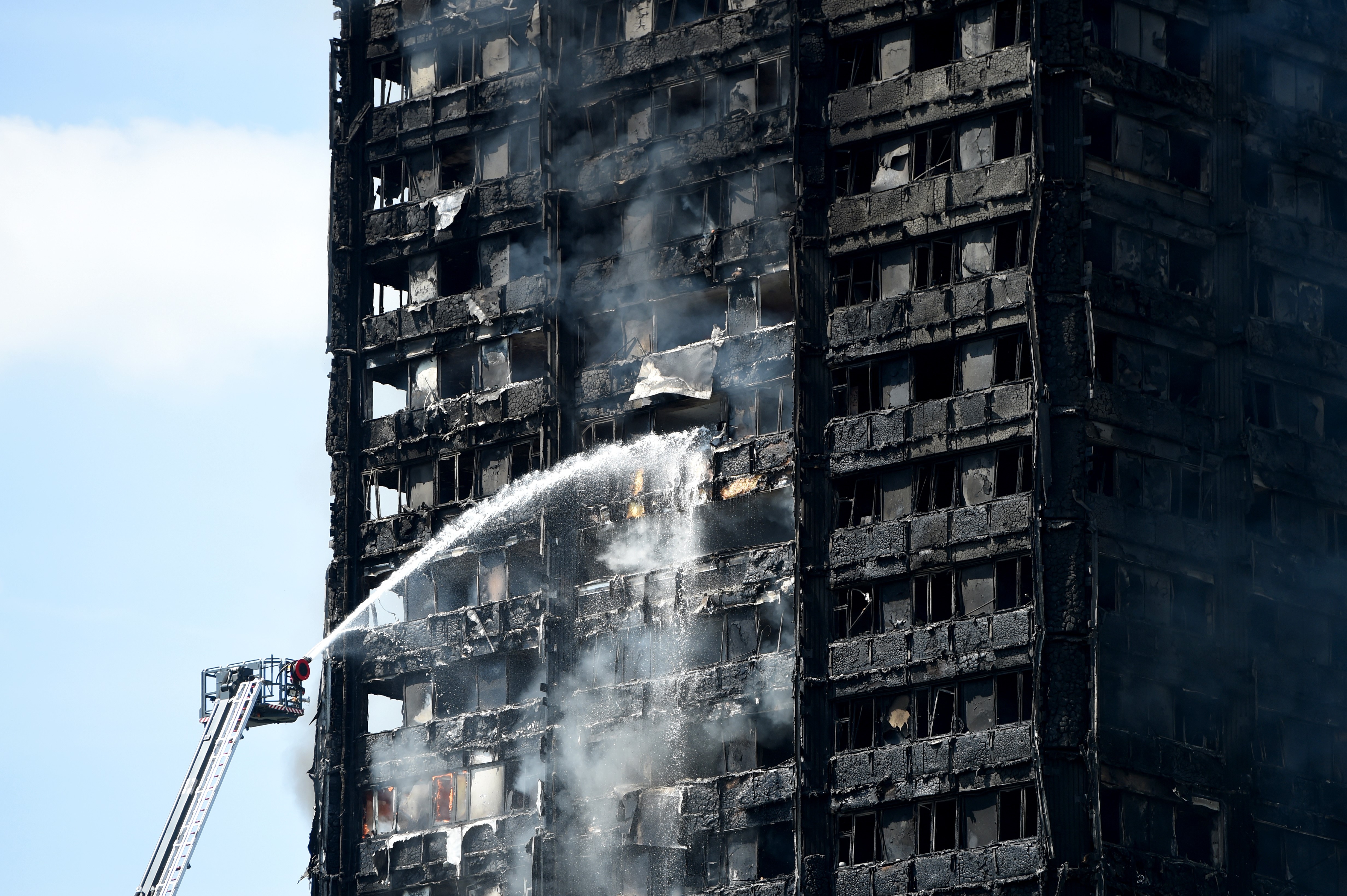 68 luxusapartmanban is helyeznek el családokat a londoni Grenfell-tűz után