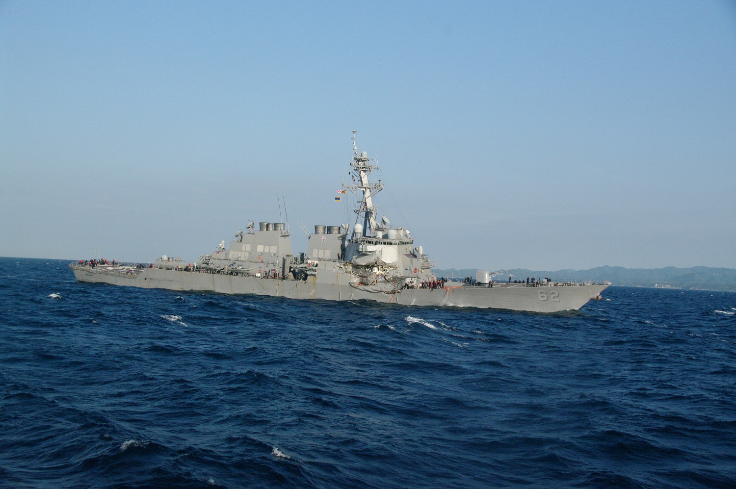 Amerikai hadihajó ütközött egy Fülöp-szigeteki teherhajóval