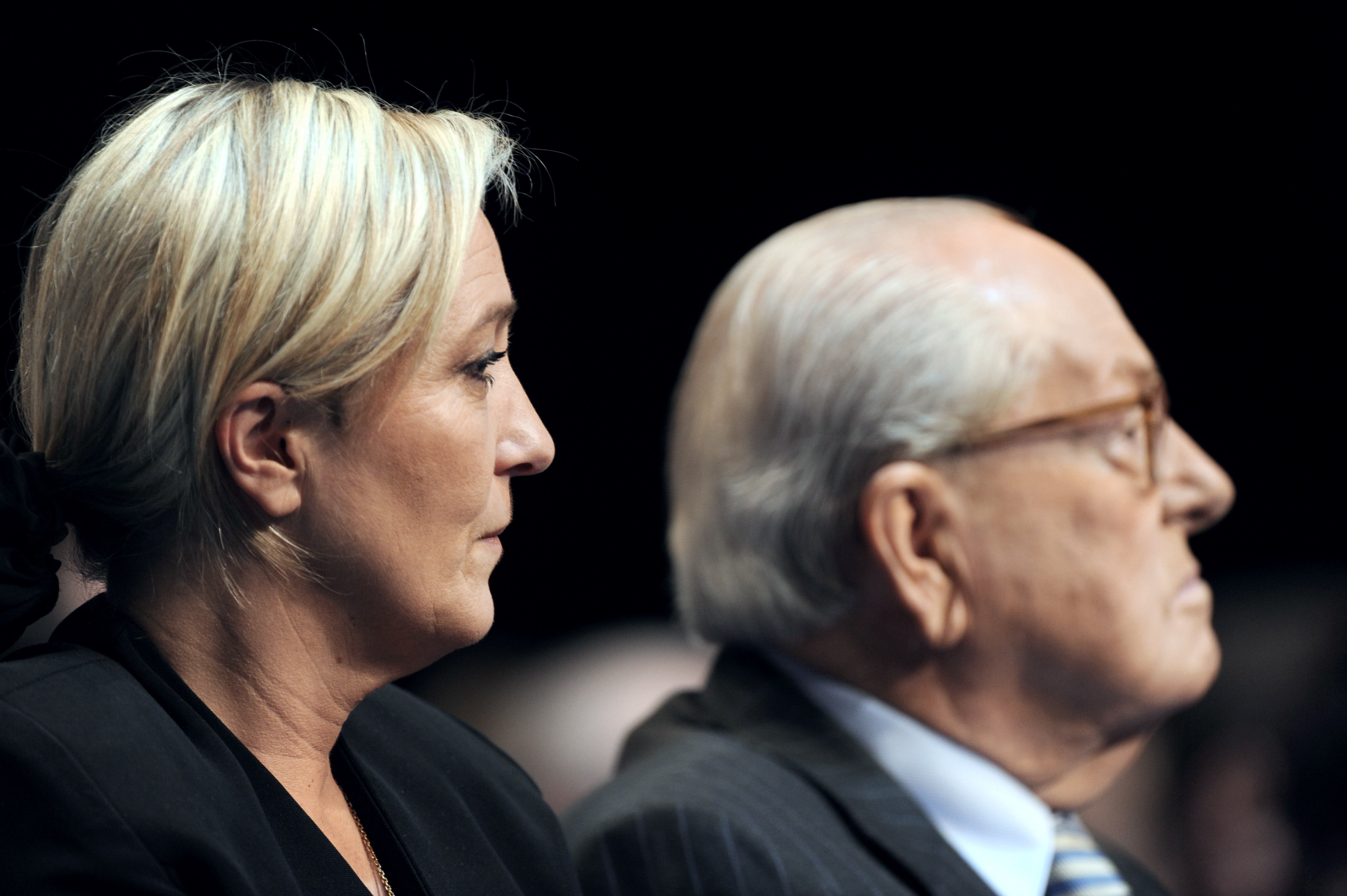 Jean-Marie Le Pen lemondásra szólította fel Marine Le Pent