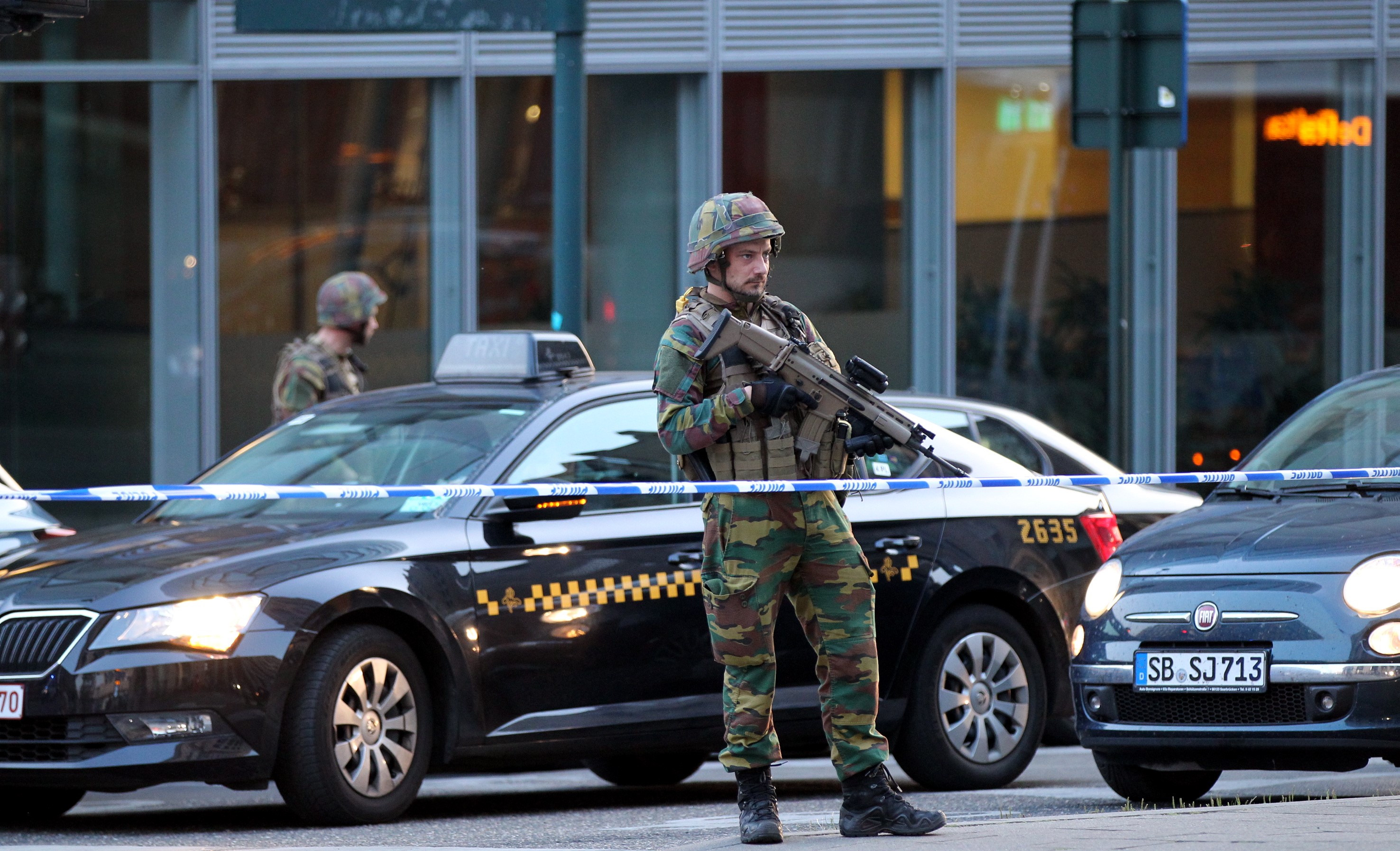 Meghalt a brüsszeli pályaudvarnál robbantó férfi