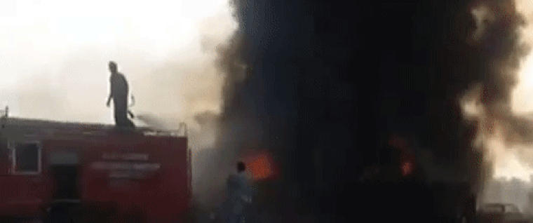 Kigyulladt egy olajszállító teherautó, száznál is több halott Pakisztánban
