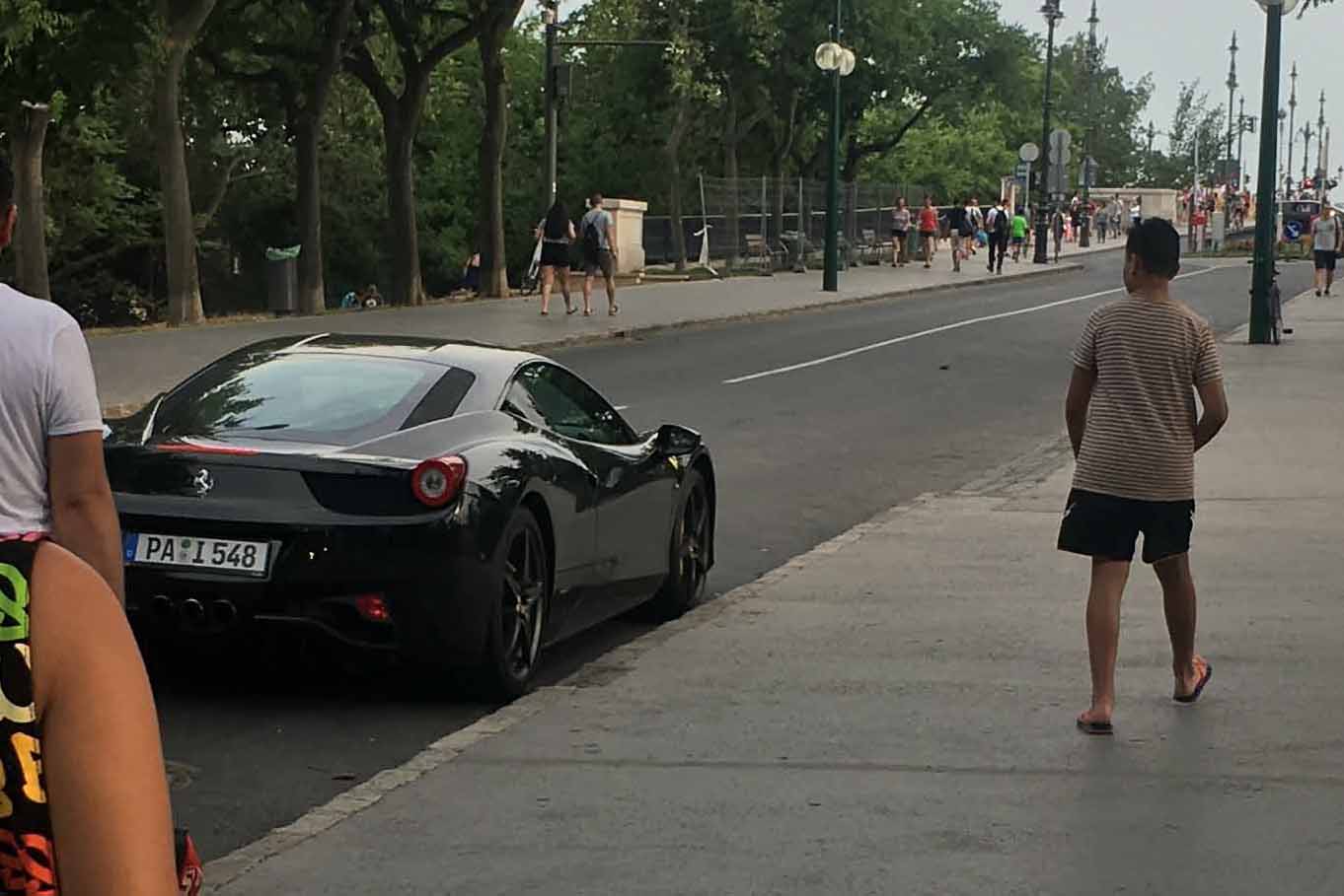 Megoldhatatlan ügy a tilosban parkoló Ferrari
