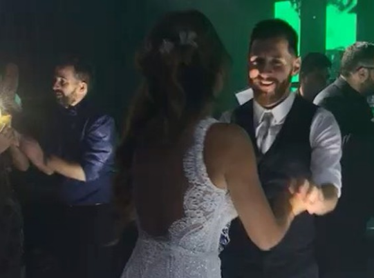 Messi táncra perdült az esküvőn