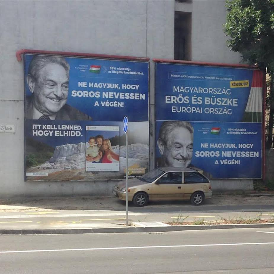 10+1 év plakáthisztéria Rogán Antal és Balásy Gyula Magyarországán
