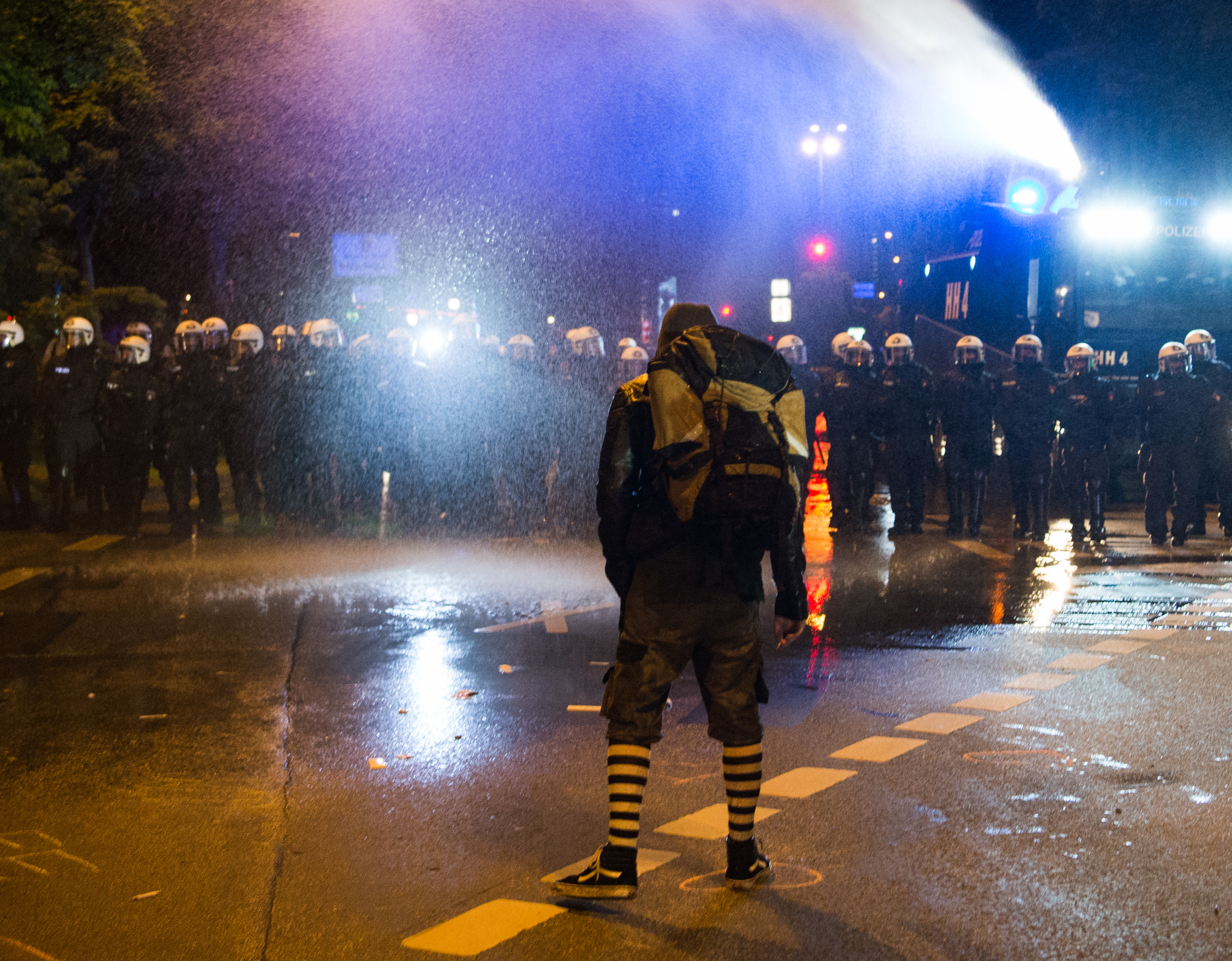 Vízágyúval oszlatta fel a rendőrség a G20-as csúcs ellen tüntetőket Hamburgban