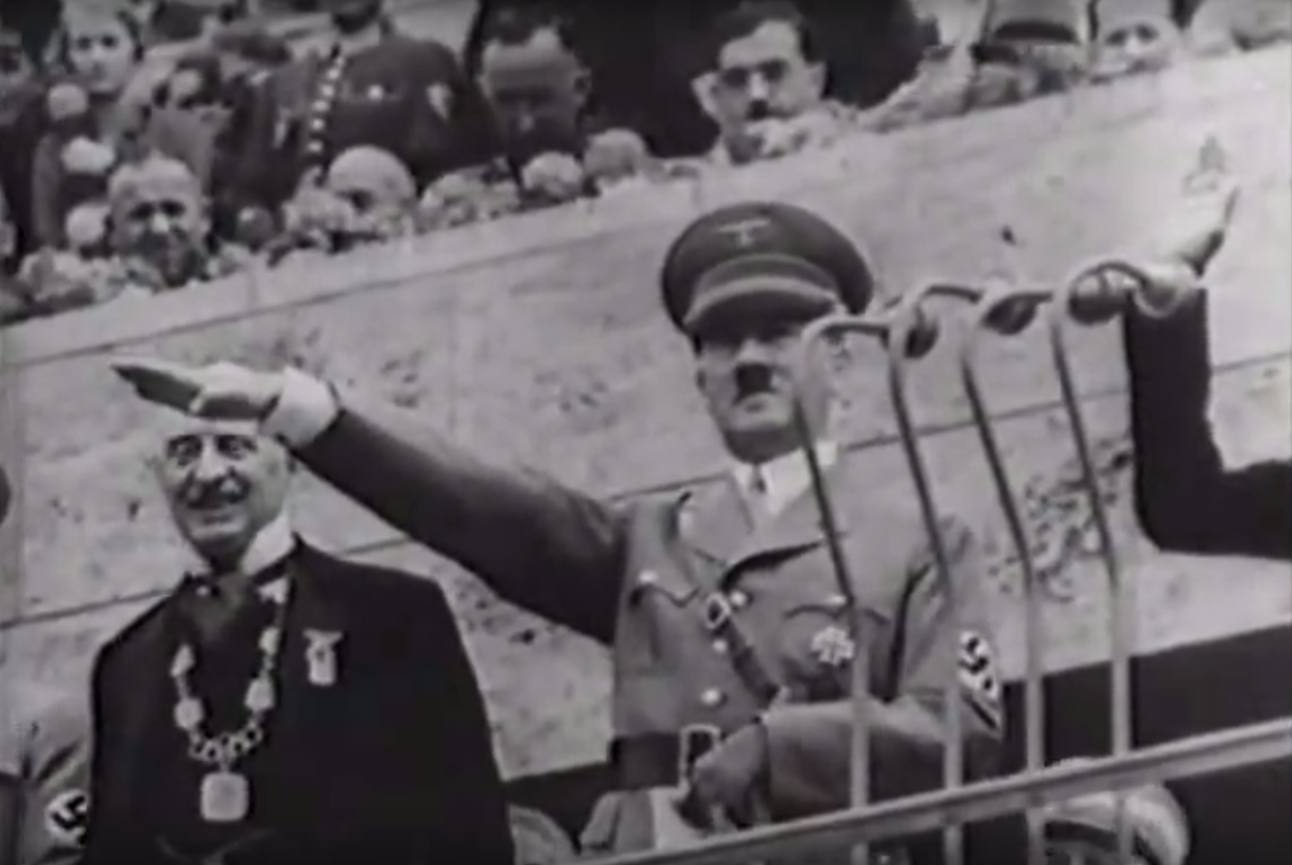 Tényleg Hitler lesz az első képen, amin a földönkívüliek embert látnak?