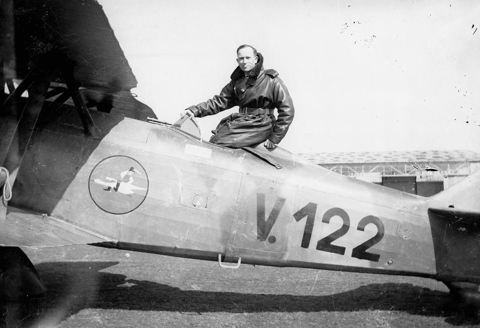 Bánhidi Antal repülőgép-tervező, pilóta egy Fiat CR 32-es vadászrepülőben