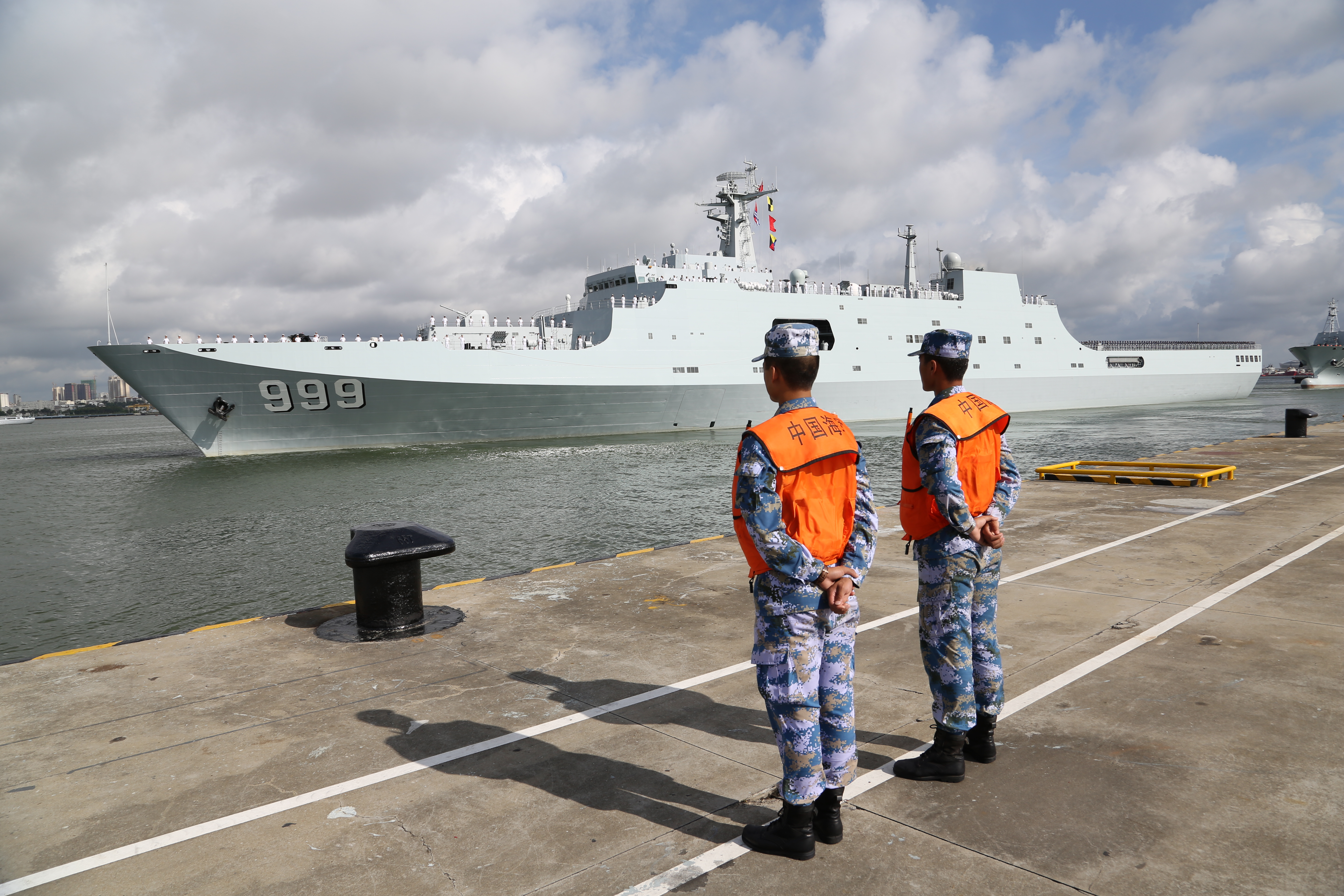 Útnak indultak a katonák Kína első tengerentúli katonai támaszpontjára
