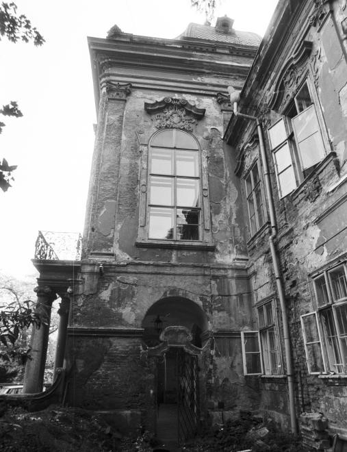 Gödöllő, Grassalkovich-kastély, 1980-ban. Forrás: Fortepan,  LECHNER NONPROFIT KFT. DOKUMENTÁCIÓS KÖZPONT /VÁTI felvétele, képszám: 32498