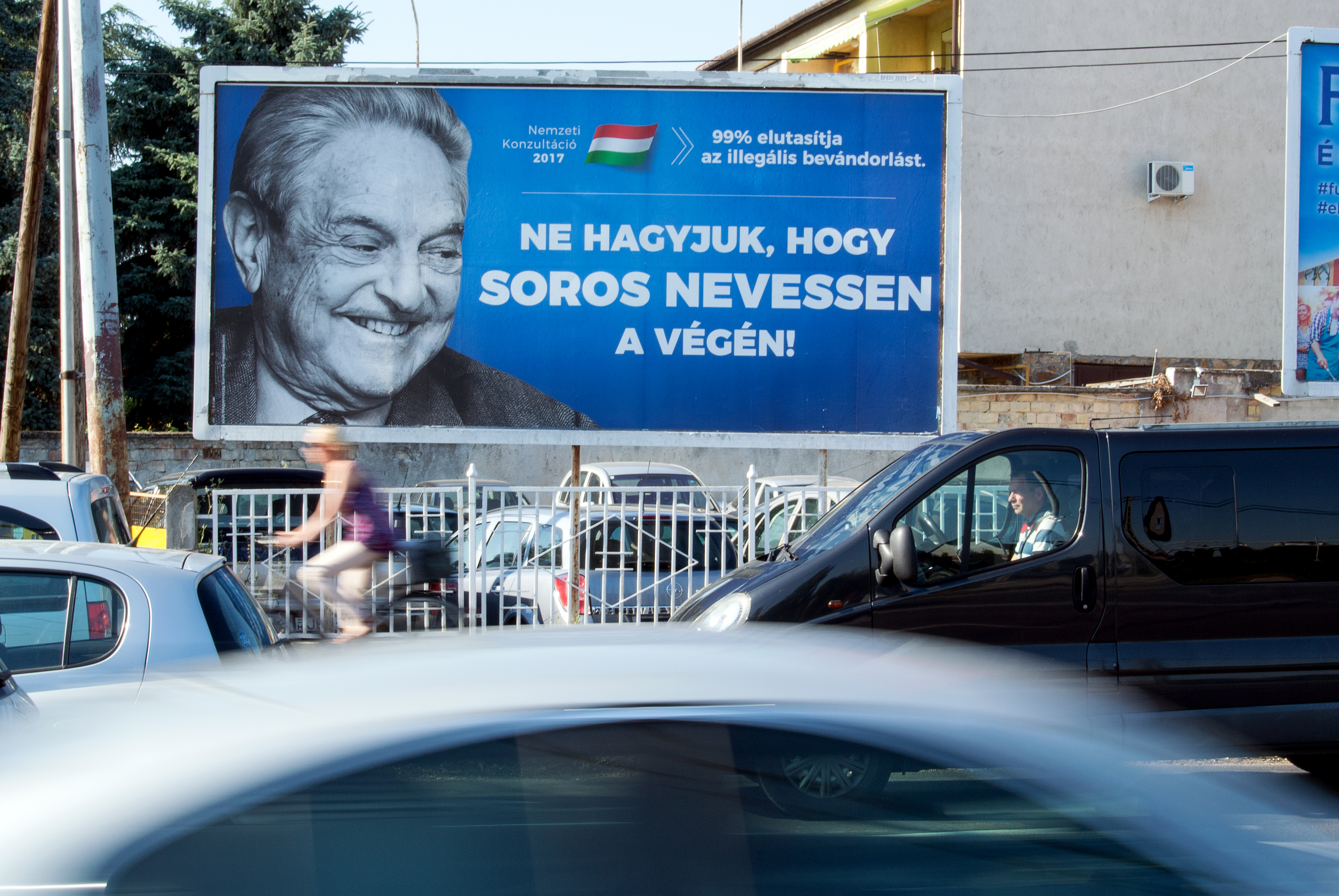 A fideszesek többségének sem jönnek be a Soros-plakátok