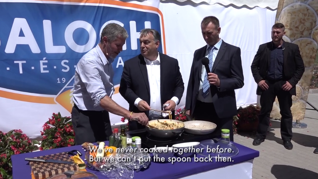 Farfalle, very good: a világon senki nem tud úgy átadni egy tésztagyárat, mint Orbán Viktor