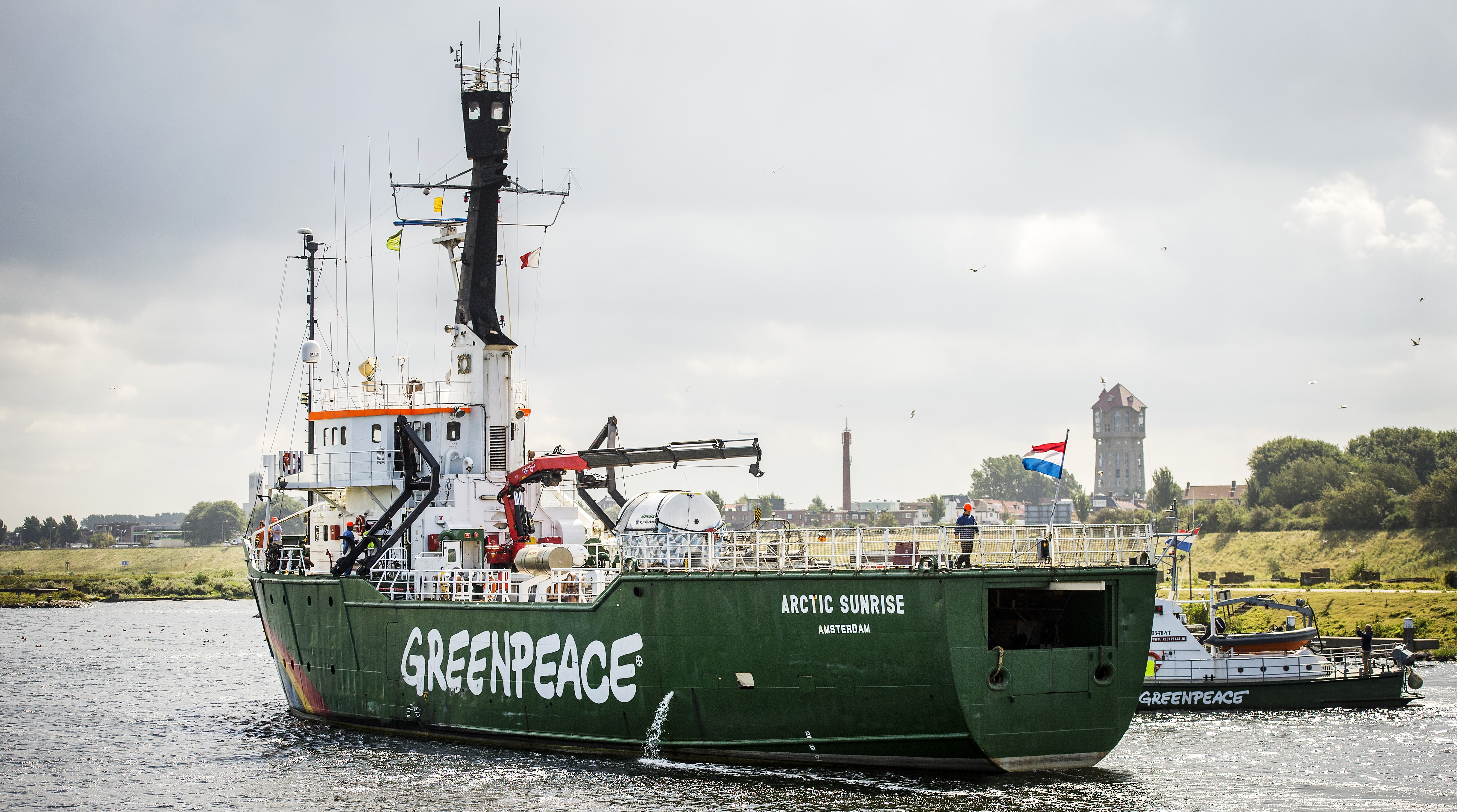 Oroszországnak 5,5 millió eurót kell fizetnie, mert feltartóztatták a Greenpeace hajóját
