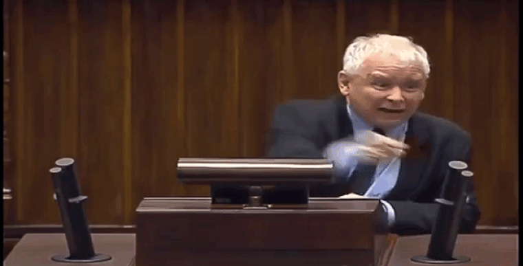 Szemétládák vagytok, őrjöngött a lengyel kormánypárt ura a parlamentben