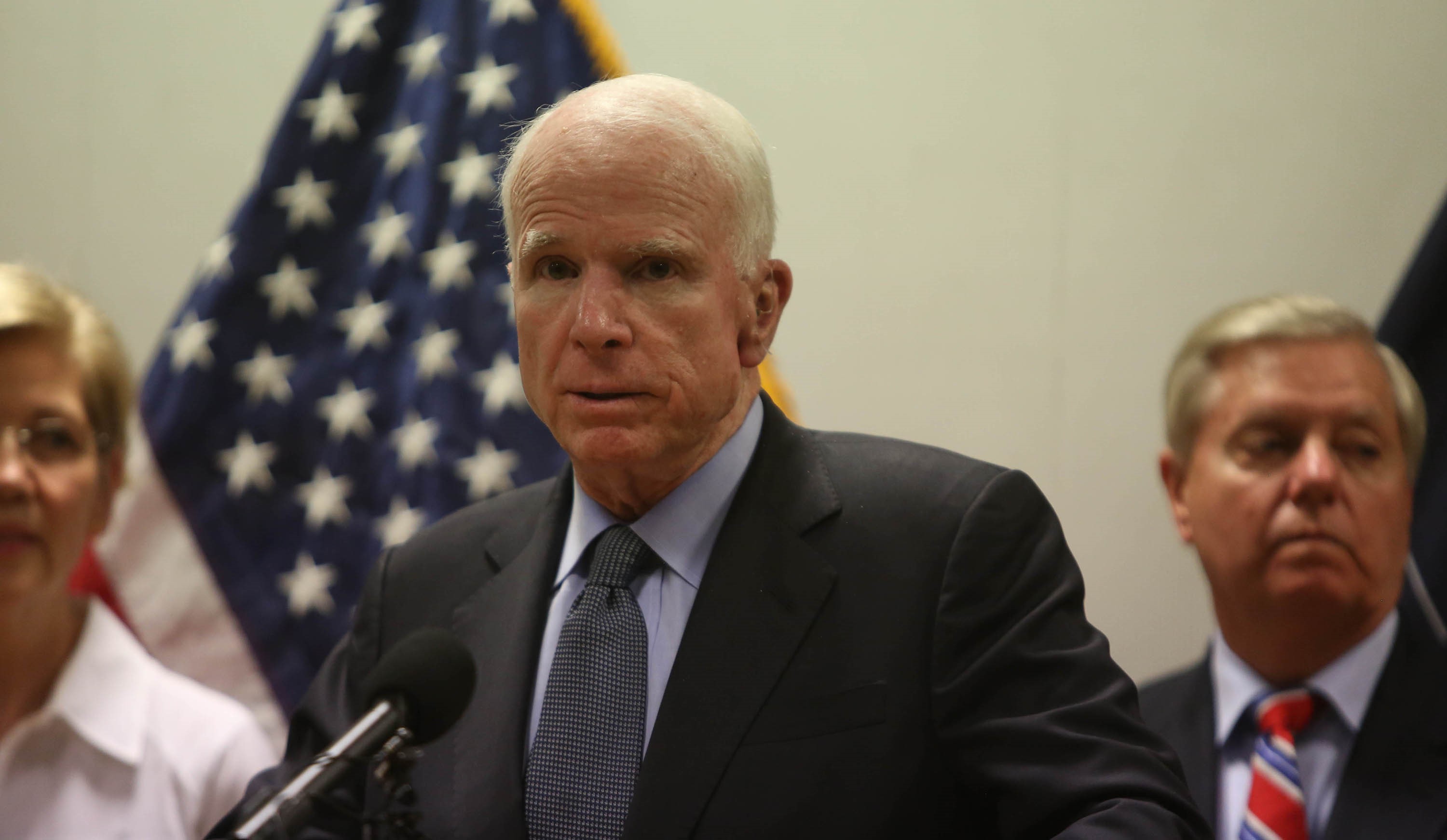 Agresszív agydaganatot találtak John McCainnél