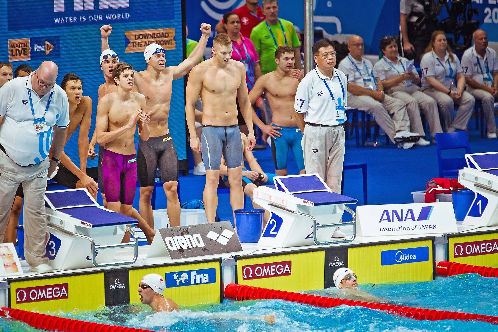 Óriásit úszott és döntős a 4x100-as magyar férfi gyors váltó