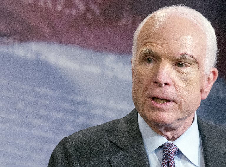 „Amúgy is haldoklik” – mondta a Fehér Ház alkalmazottja, amikor szóba került, hogy McCain nem támogatja Trump jelöltjét a CIA élére