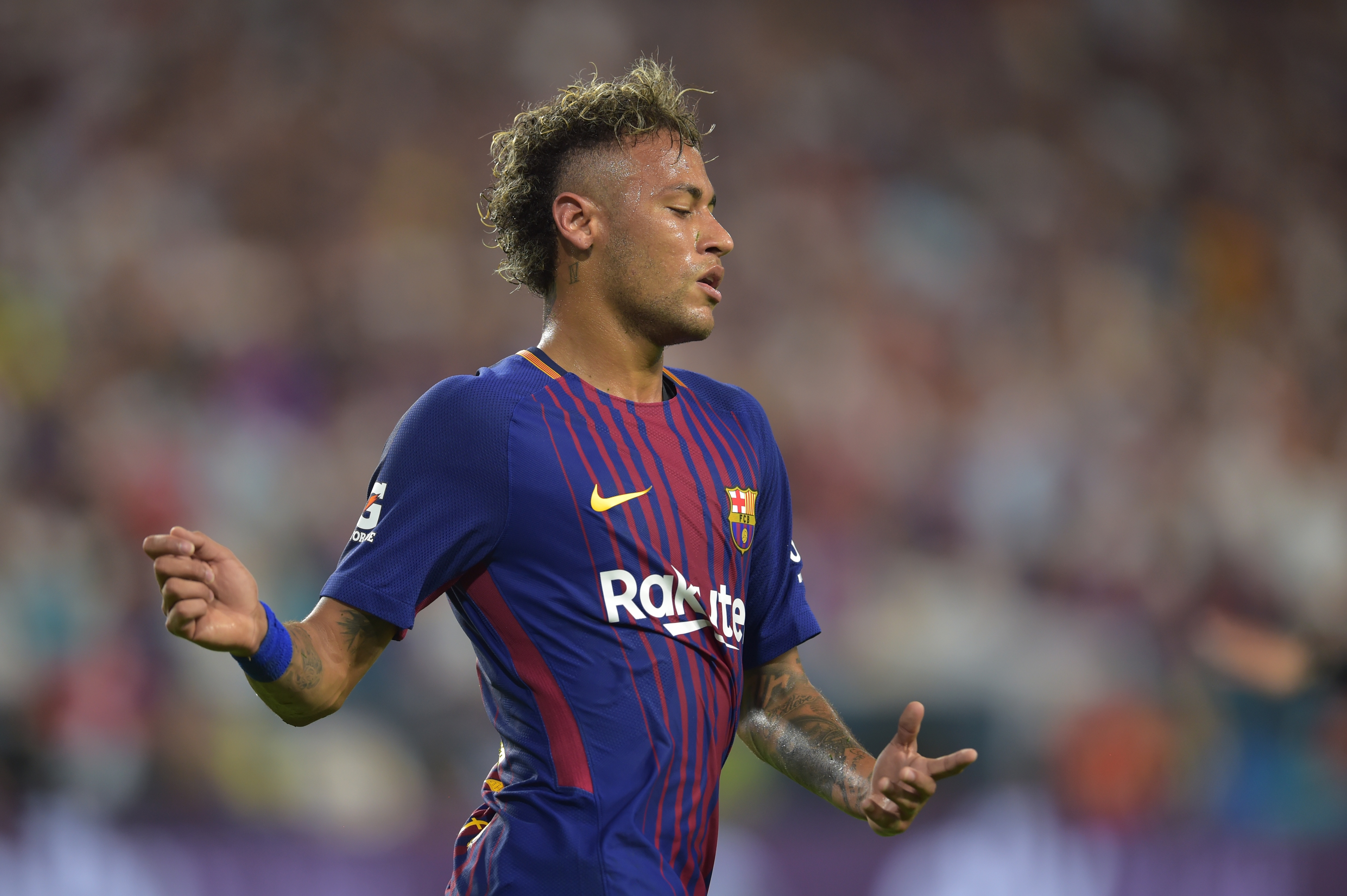 Minden idők legdrágább igazolása: Neymar aláírt Paris Saint-Germainnel 