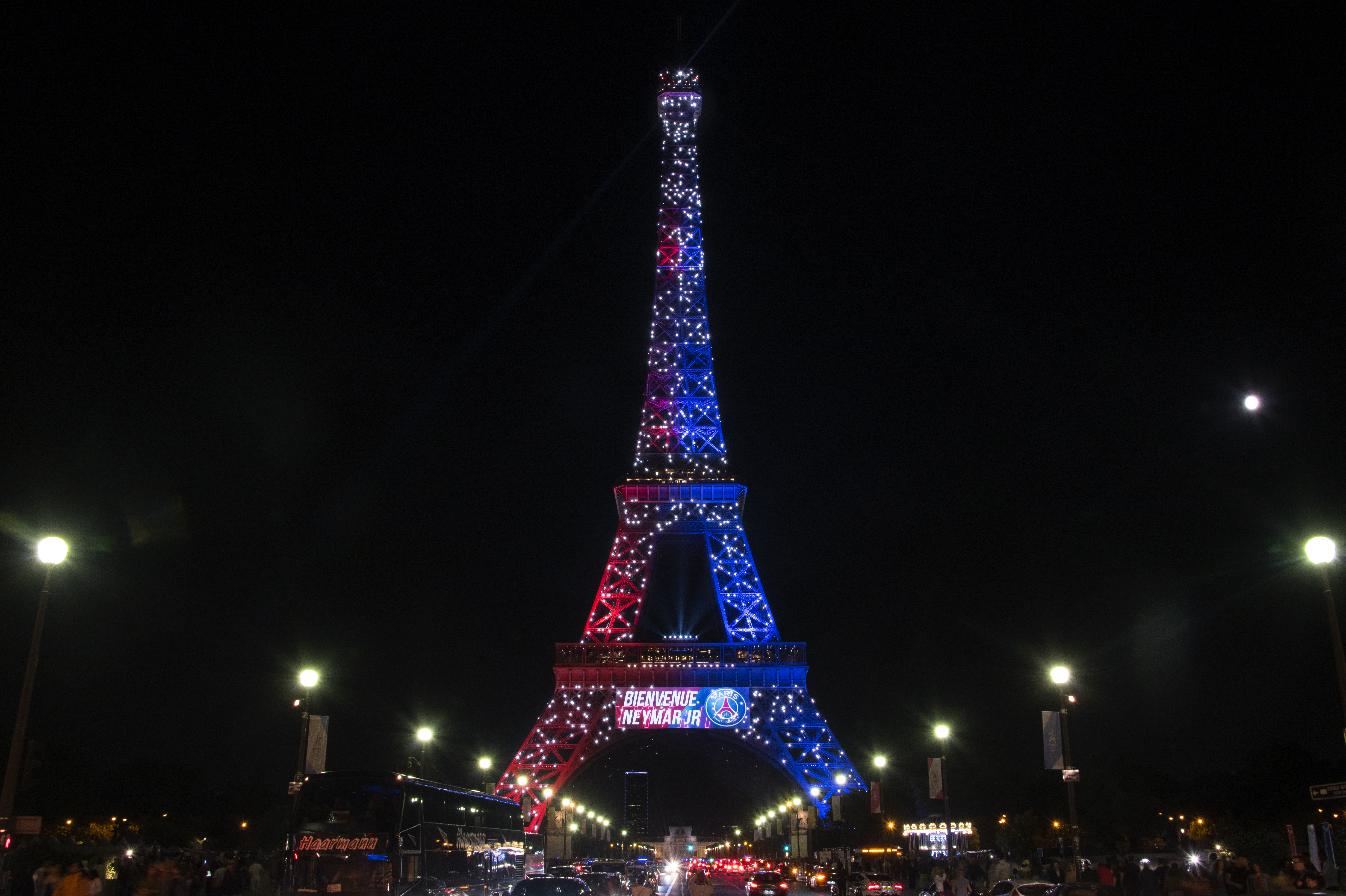 Még az Eiffel-torony is Neymart üdvözölte