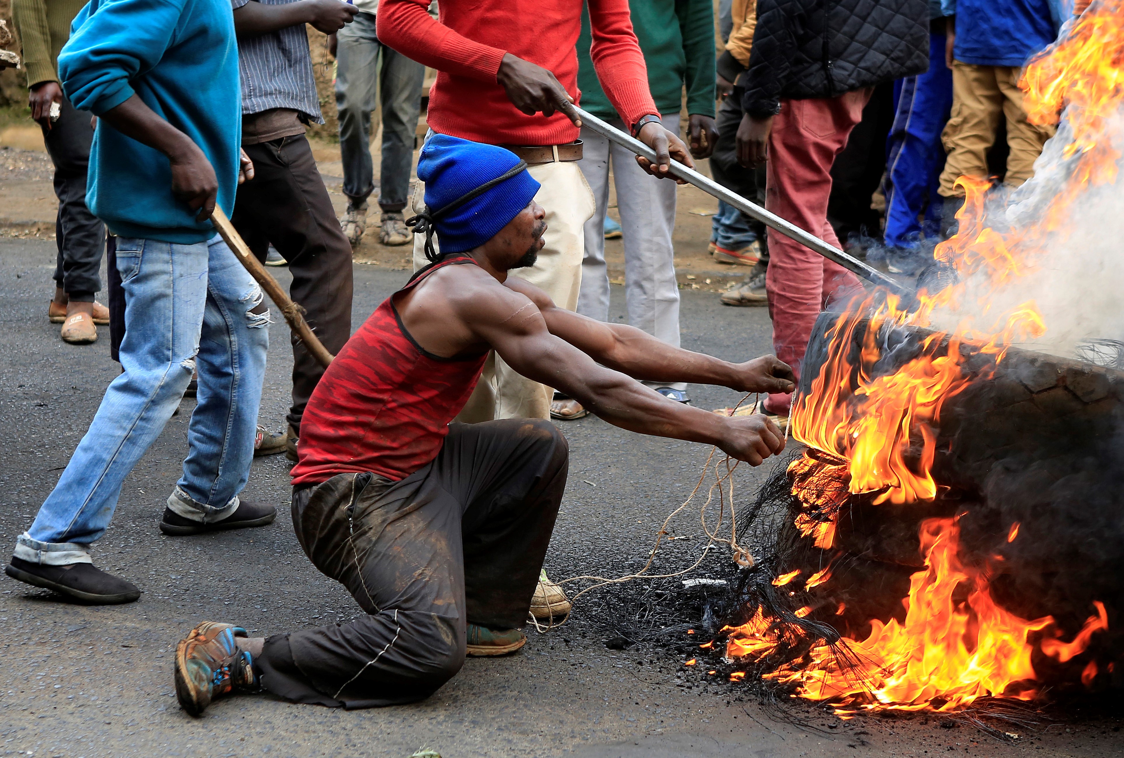 Tucatnyi halálos áldozata lehet a választások után kitört zavargásoknak Kenyában