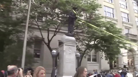 Trump elítélte, hogy több városban is eltávolítják a konföderációs szobrokat