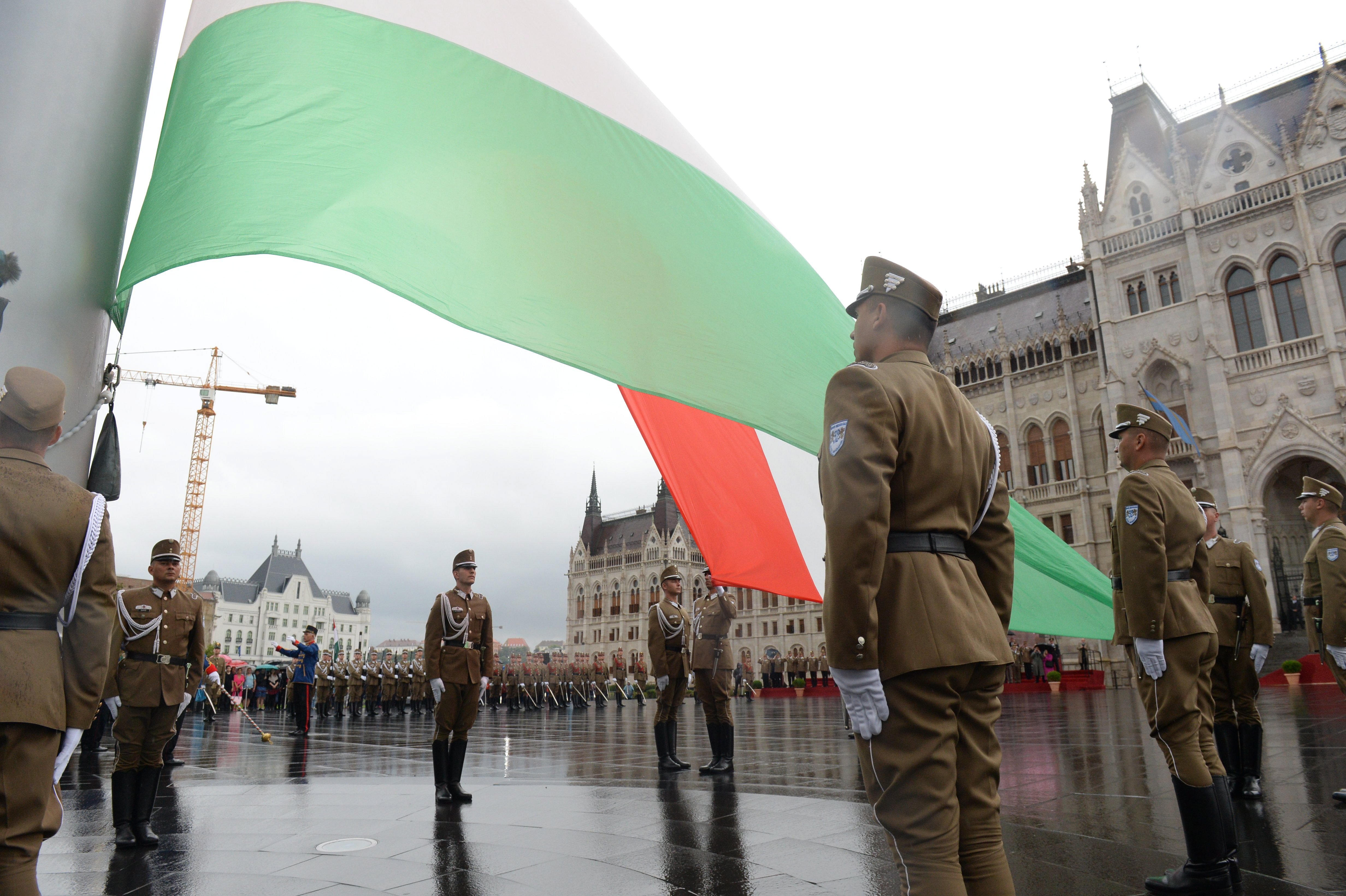 Orbán és Kövér is ellógott a zászlófelvonásról