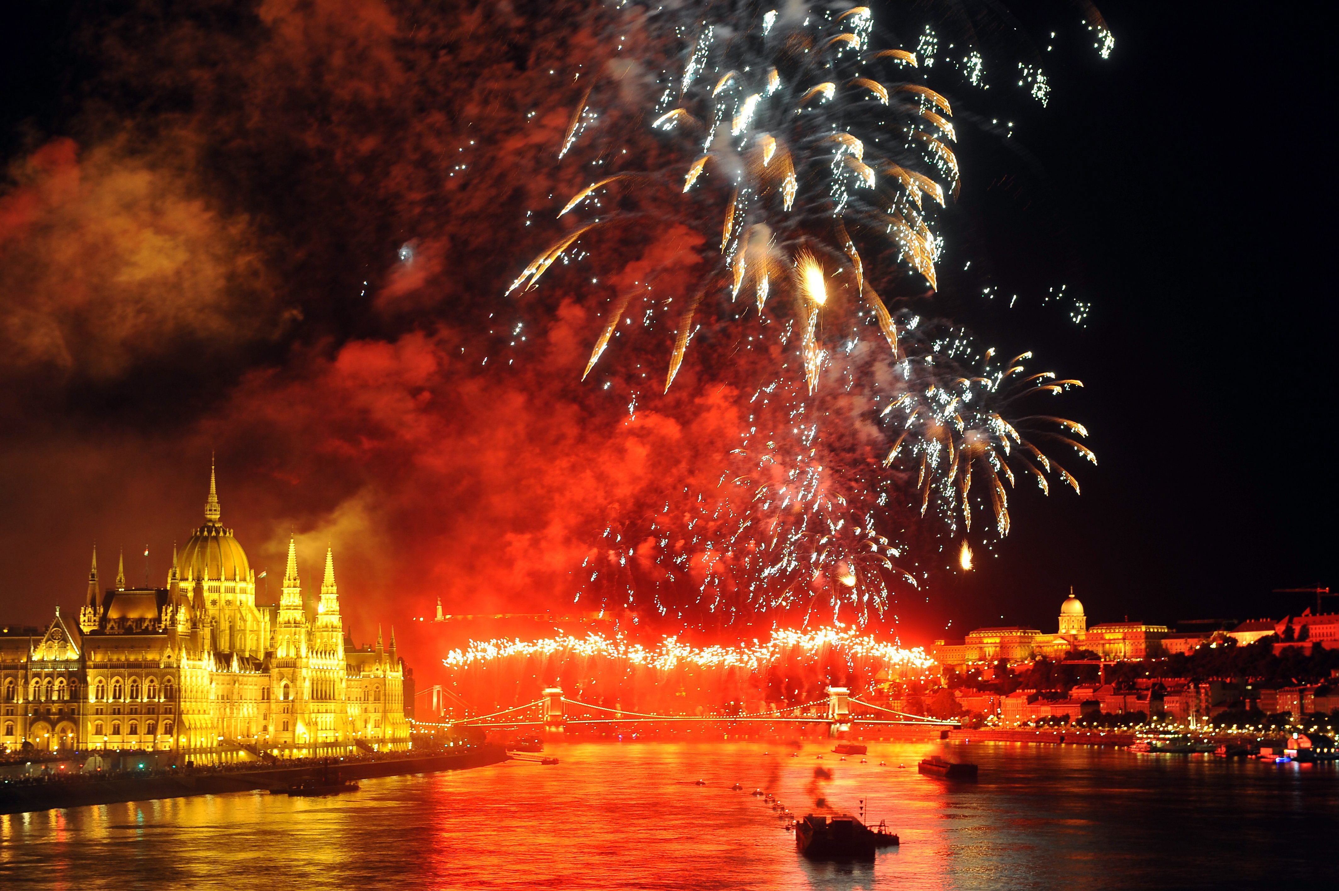 Európa legnagyobb tűzijátékát akarja a kormány, több mint egymilliárd forintot szánnak rá