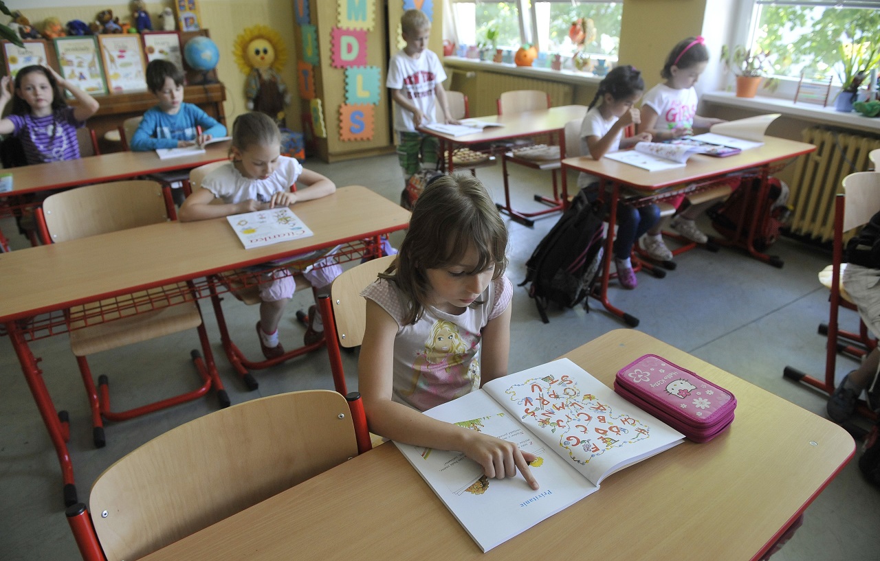 Az oktatási államtitkár szerint hamis képzet, hogy túlterheltek lennének magyar iskolások