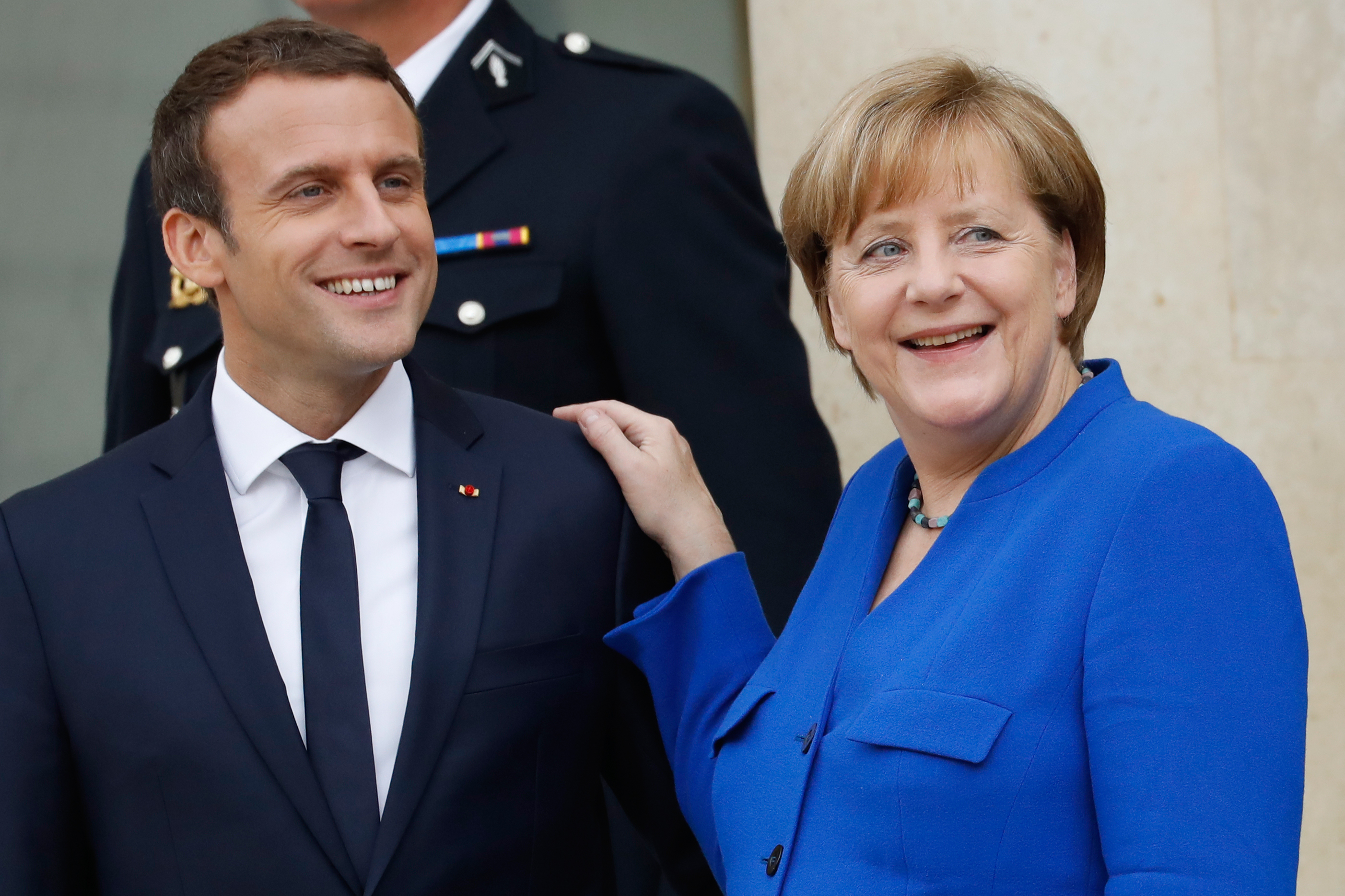 Merkel támogatja Macron terveit, hogy szeptember után szorosabbra fogják az EU-t