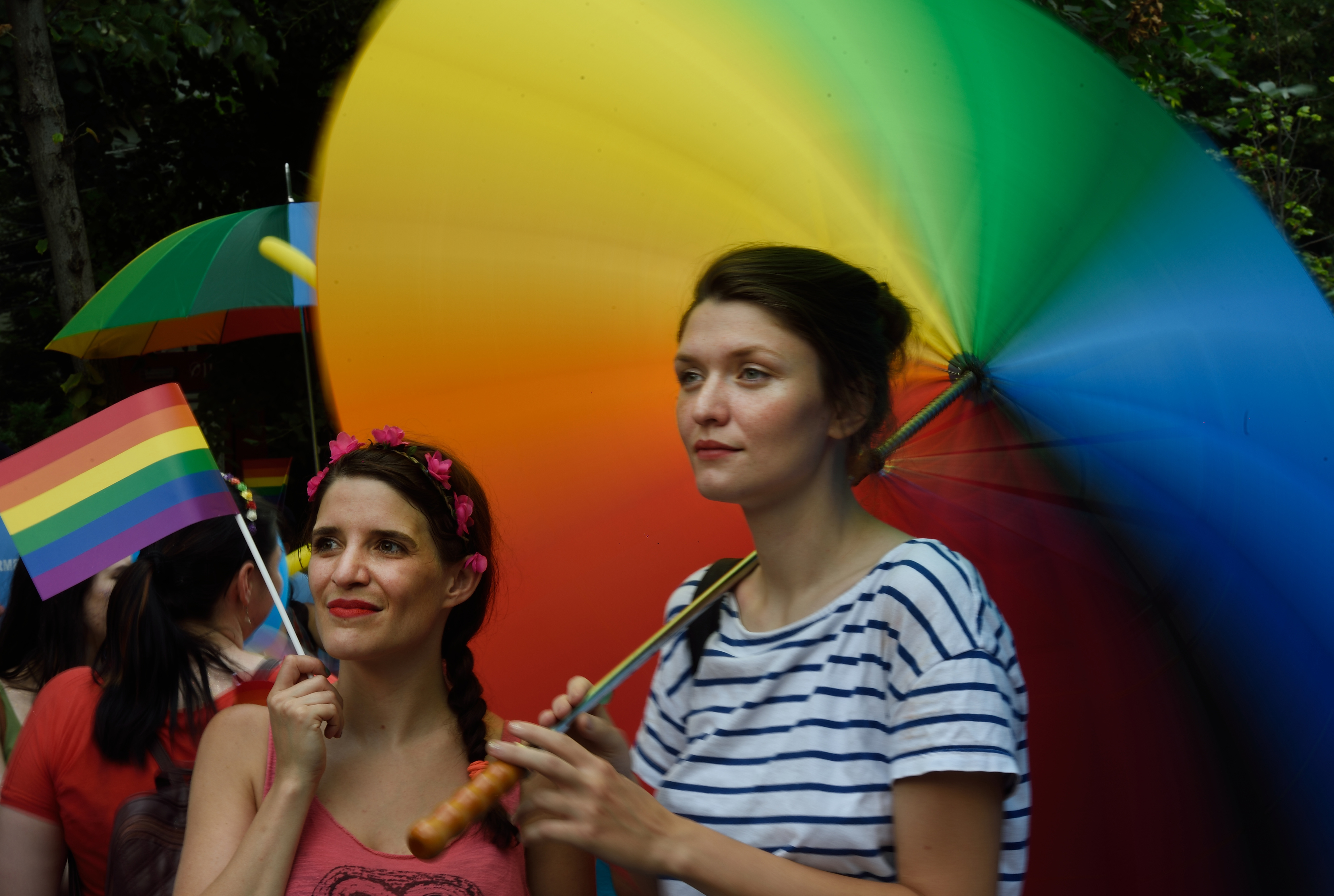 Romániában ősszel népszavazás jöhet arról, hogy csak nő és férfi házassága alkothat családot