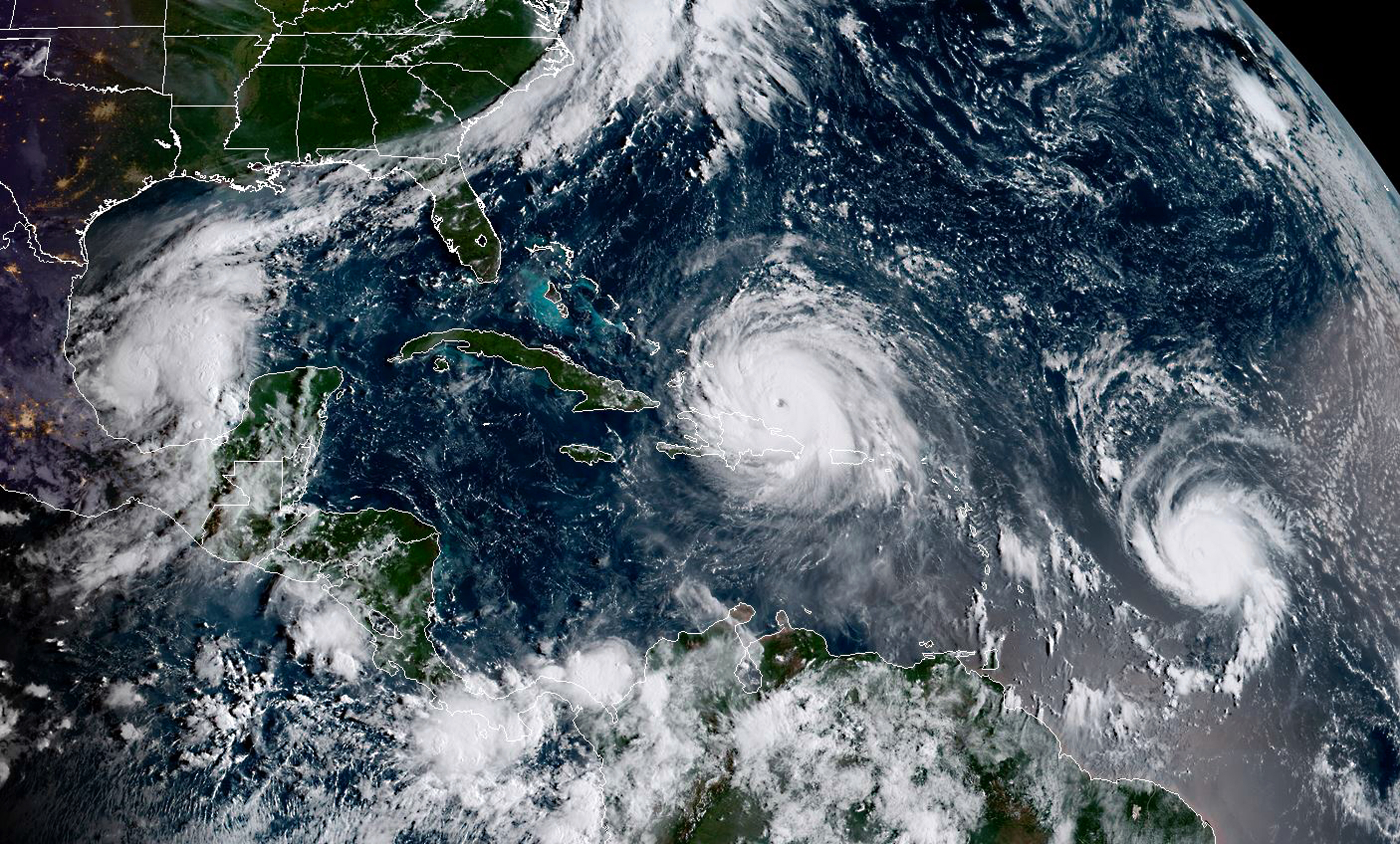 Három hurrikán egyszerre tombol az Atlanti-óceánon