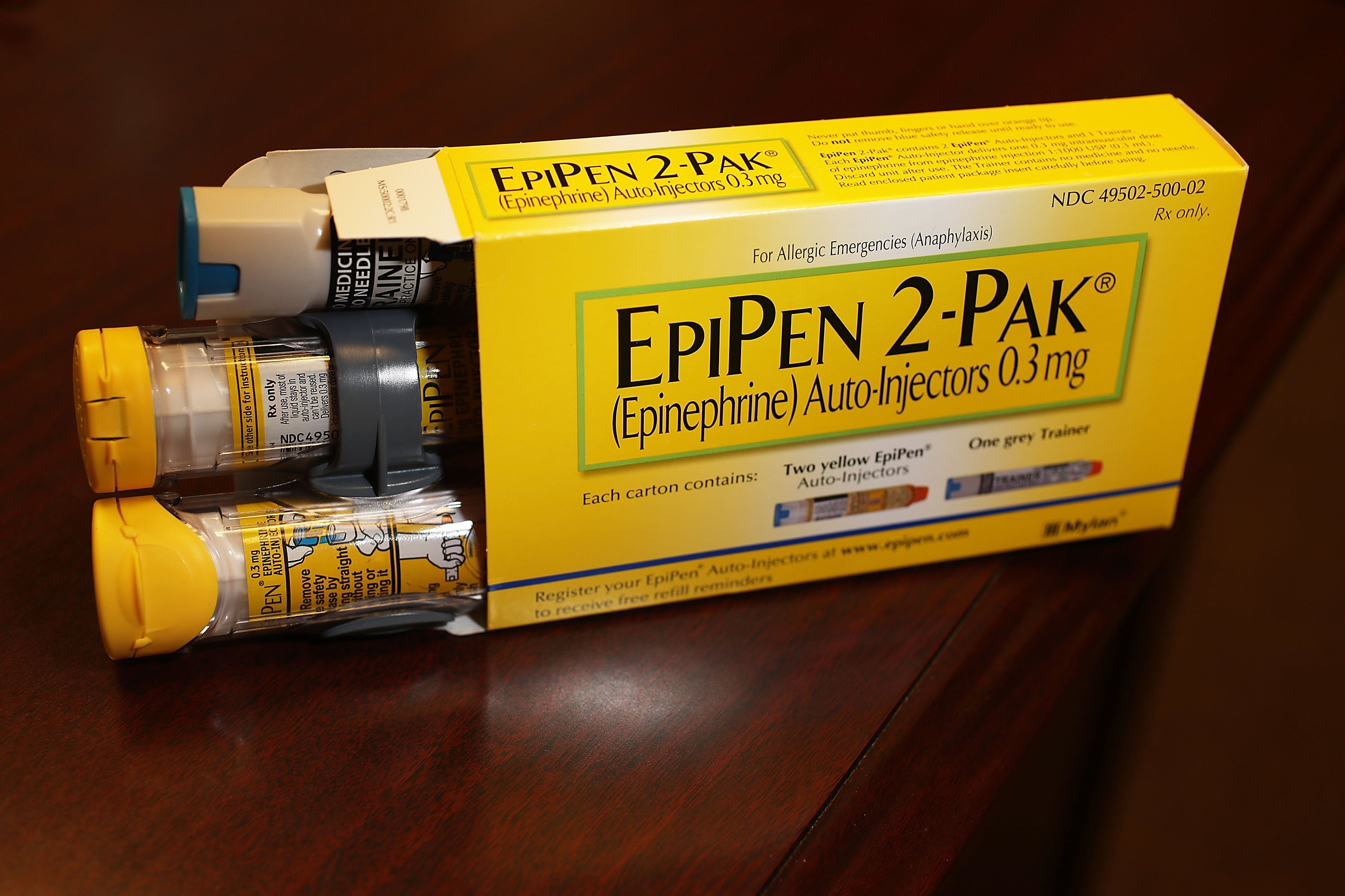 Az életmentő EpiPen gyártója tudta, hogy százával hibásodnak meg a készülékei