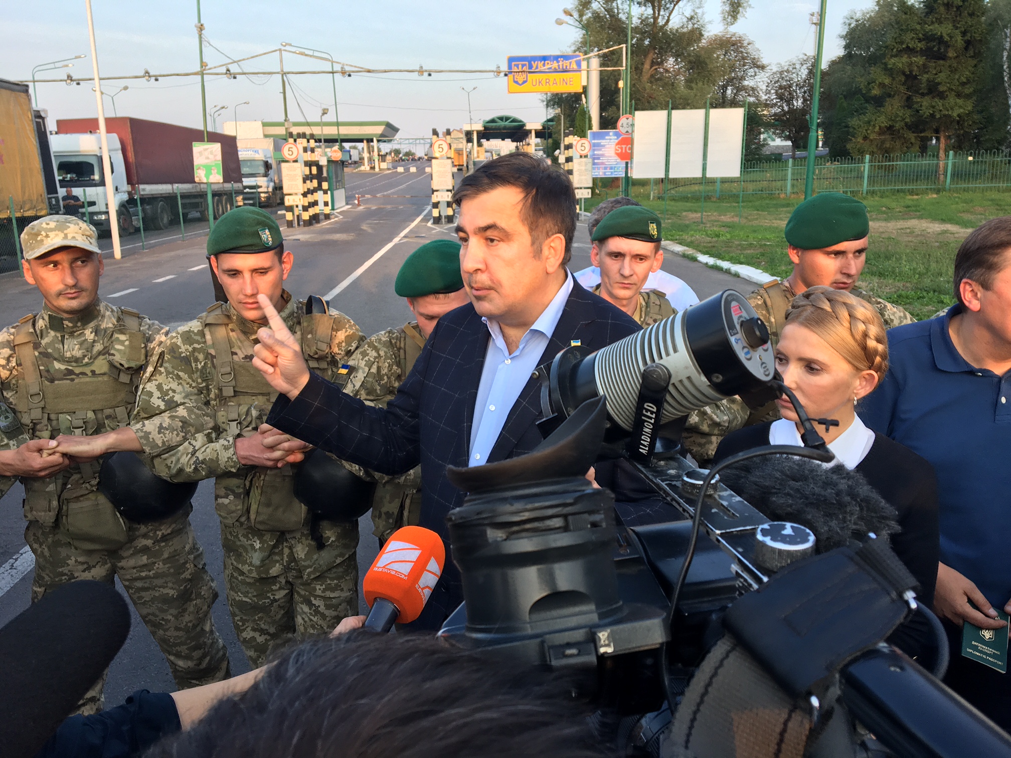 A hontalanná vált Miheil Szaakasvili gyalog ment át Lengyelországból Ukrajnába