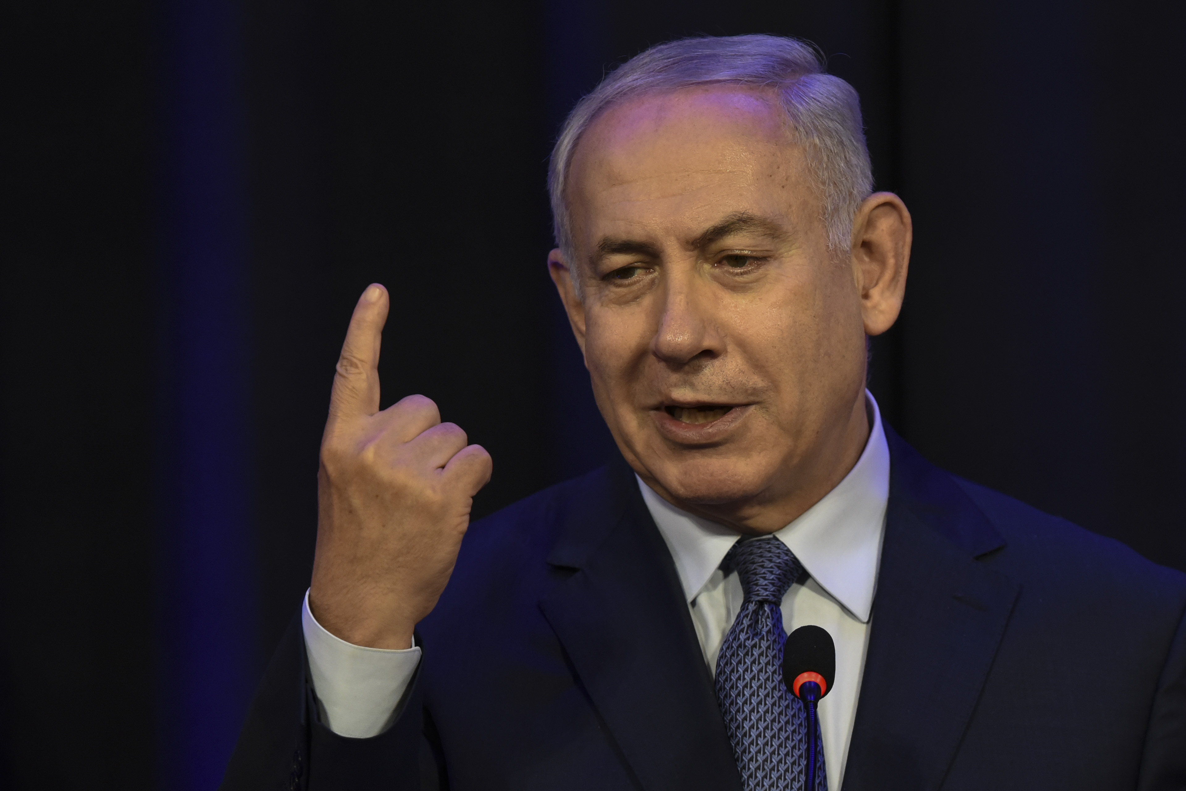 Netanjahu a rendőrséget hibáztatja, amiért túl sok minden tudódott ki az ellene zajló korrupciós nyomozásokról