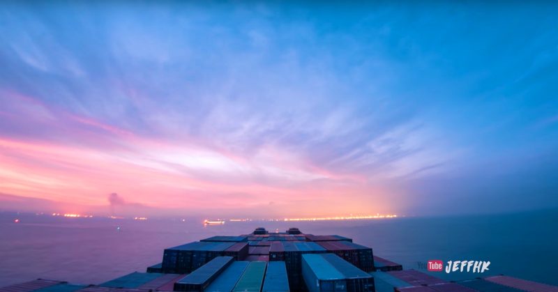 Tízperces time lapse videó mutatja meg, milyen egy óceánjáró teherhajó fedélzetén beutazni a világot