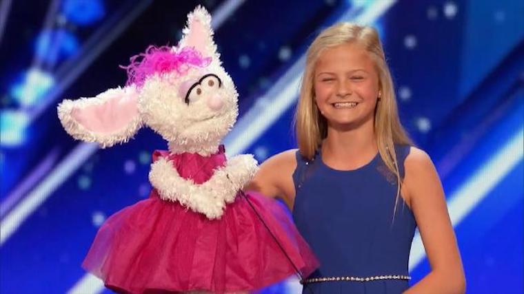 Ez a 12 éves hasbeszélő kislány nyerte meg Amerika legnagyobb tehetségkutatóját, nem véletlenül