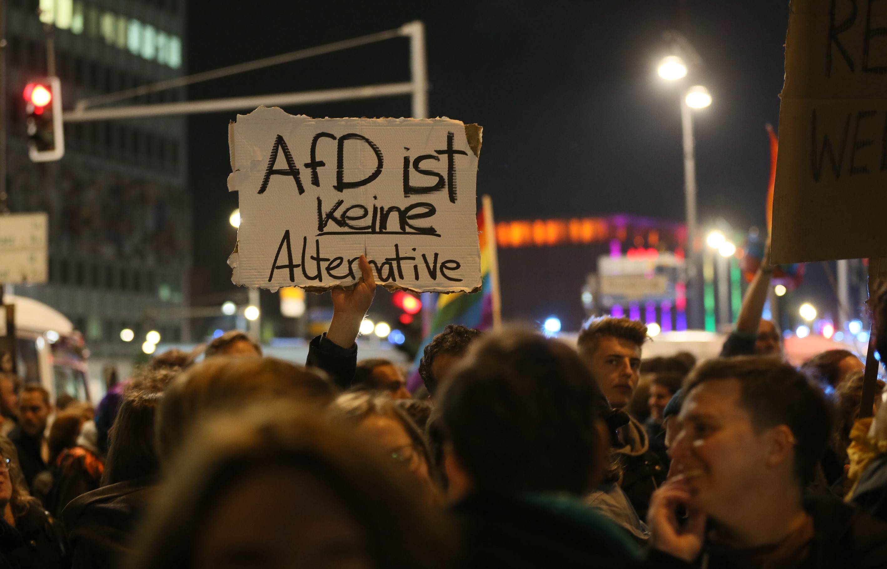 Tüntettek a német nagyvárosokban, miután a szélsőjobb bejutott a parlamentbe