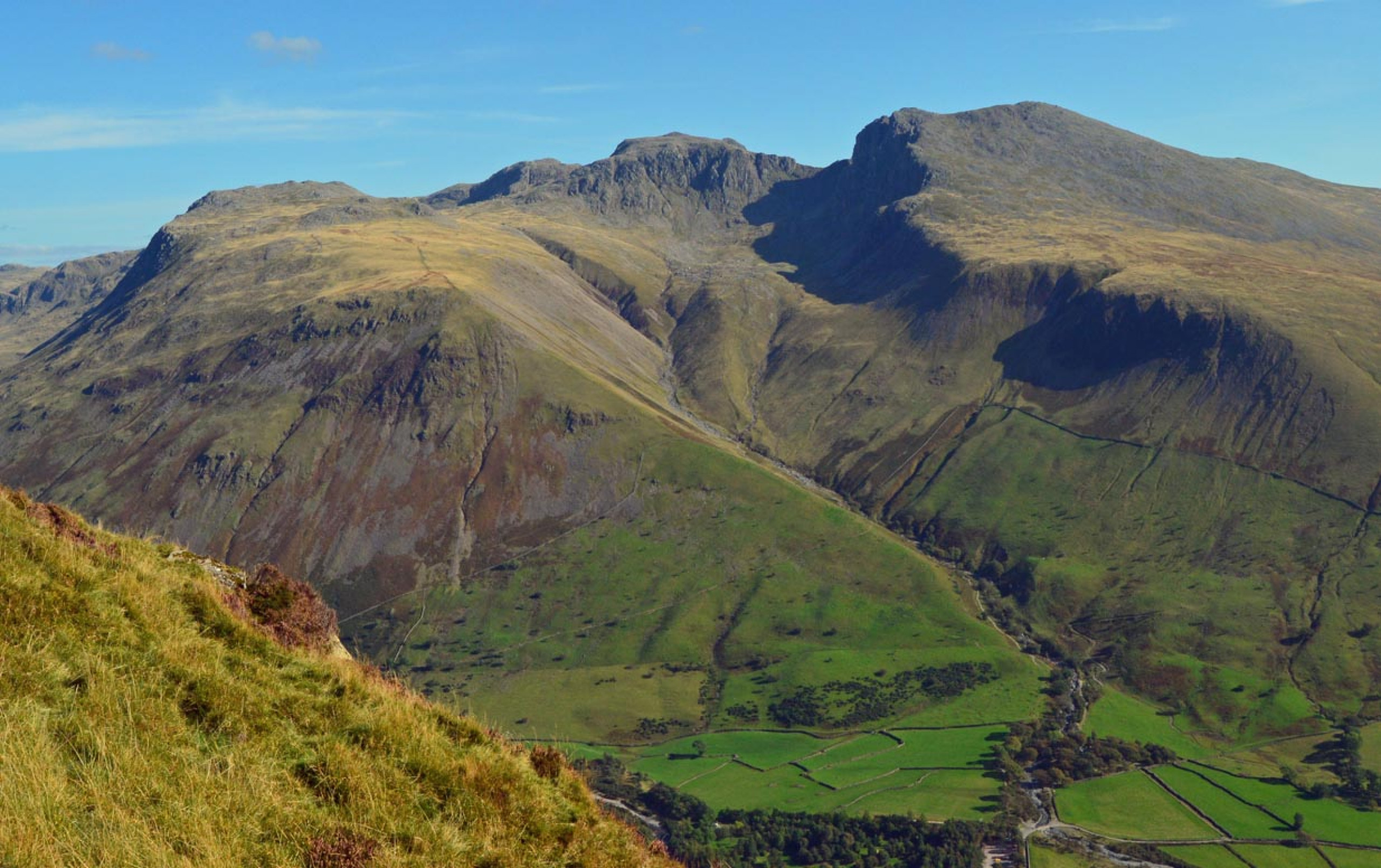 The highest mountain in britain. Великобритания Скофел Пайк. Гора Скофел Пайк Англия. Пеннинские горы Великобритании. Камберлендские горы Великобритания.