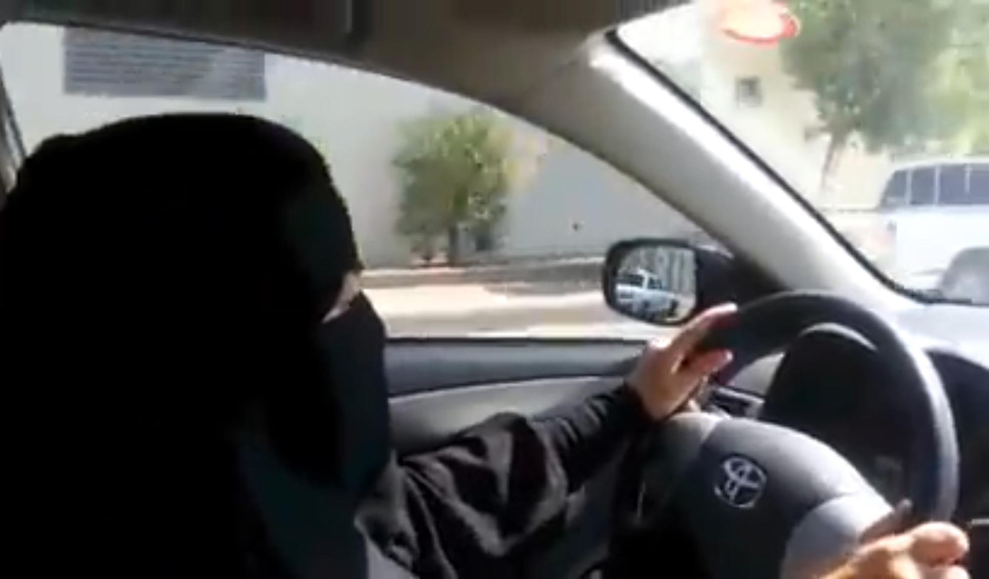 Most, hogy már vezethetnek a nők, a szaúdi hatóságoknak van idejük az ezért halállal fenyegetőzőkkel foglalkozni