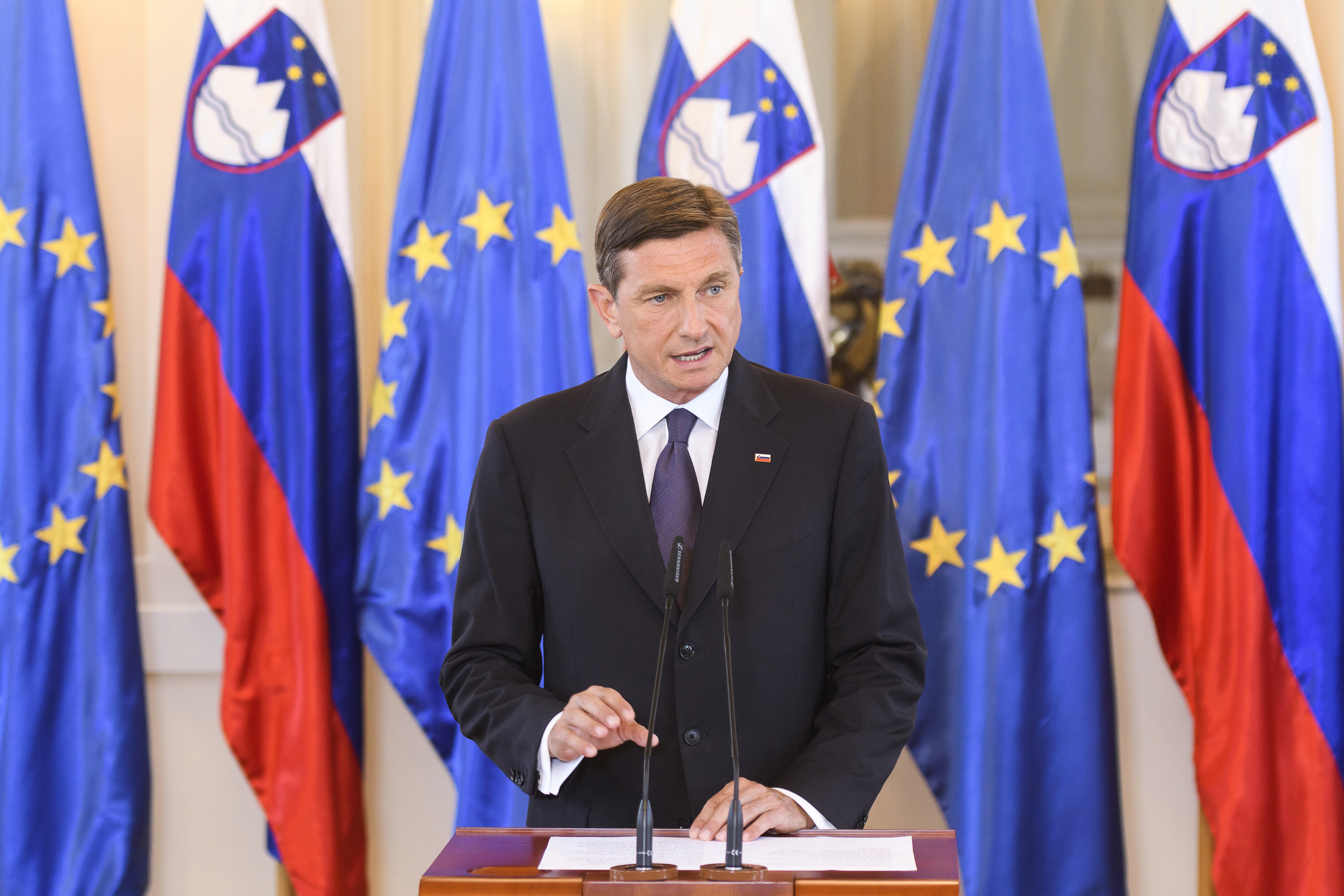 Úgy fest, Borut Pahor marad a szlovén elnök
