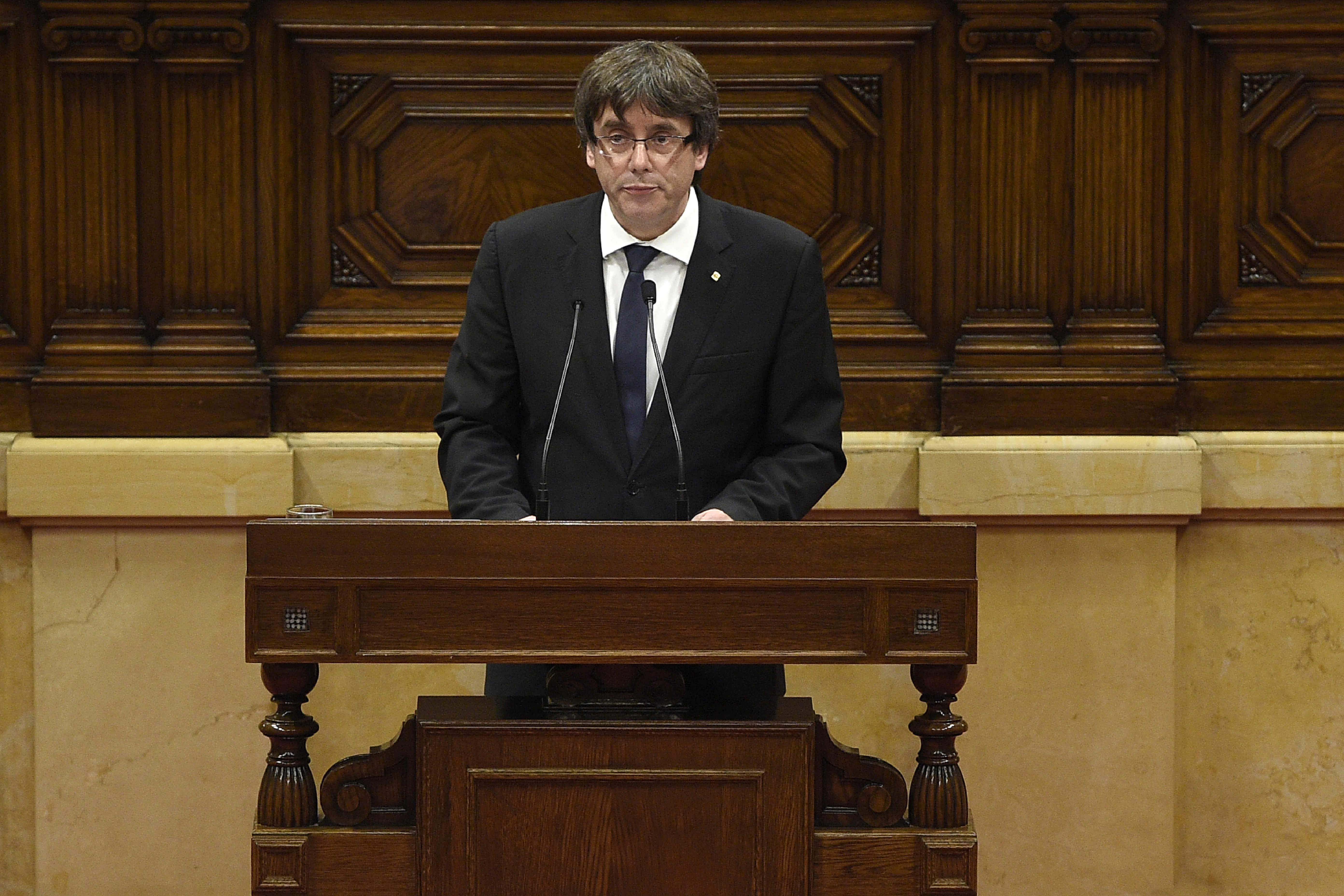 A katalán elnök az utolsó pillanatban félrerántotta a kormányt, és nem jelentette be a függetlenséget