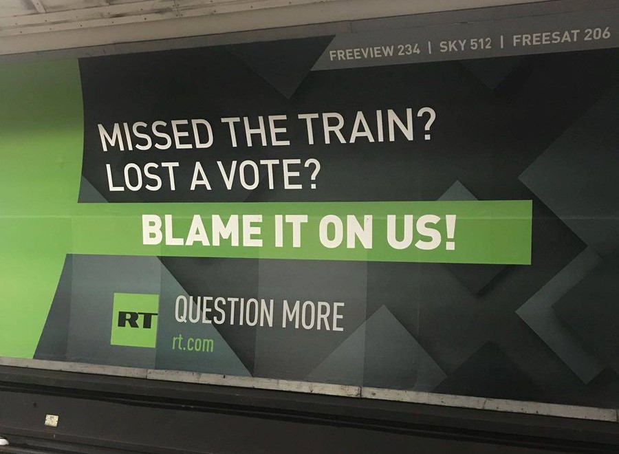 Az orosz propagandatévé a londoni metróban gúnyolódik