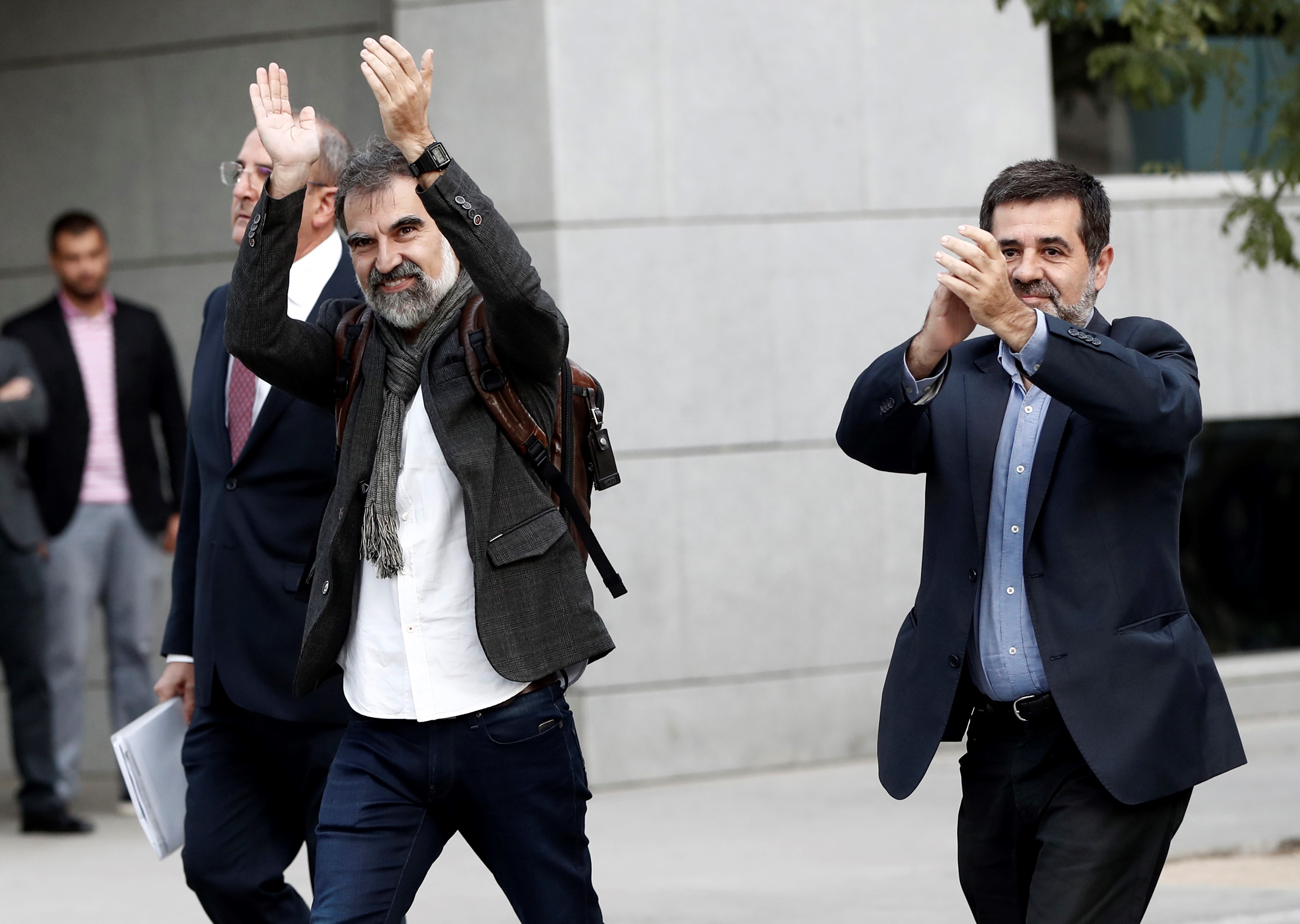 Vizsgálati őrizetbe vették a katalán függetlenség két vezéralakját
