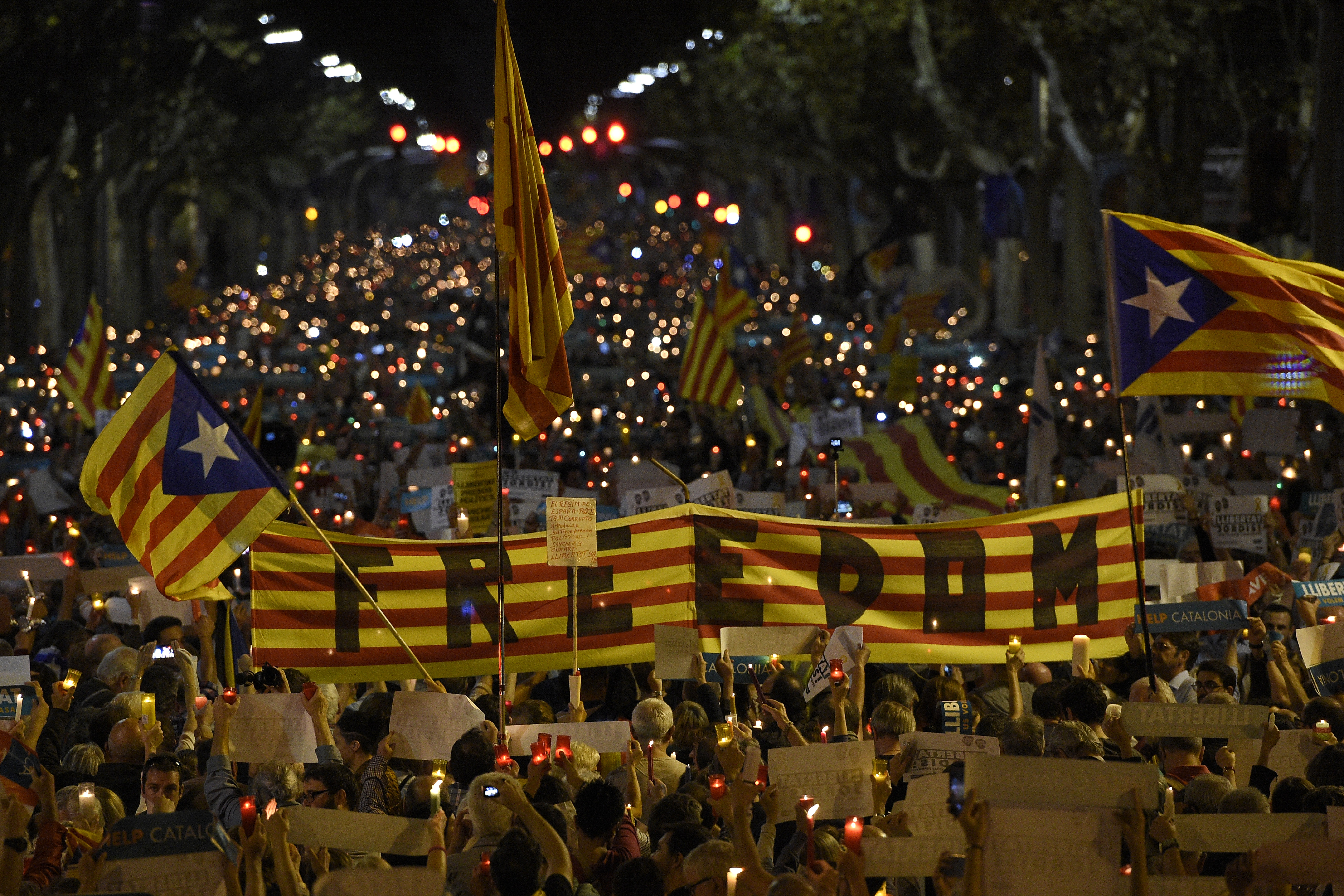 Még négy órája van eldönteni Katalóniának, hogy most akkor független-e