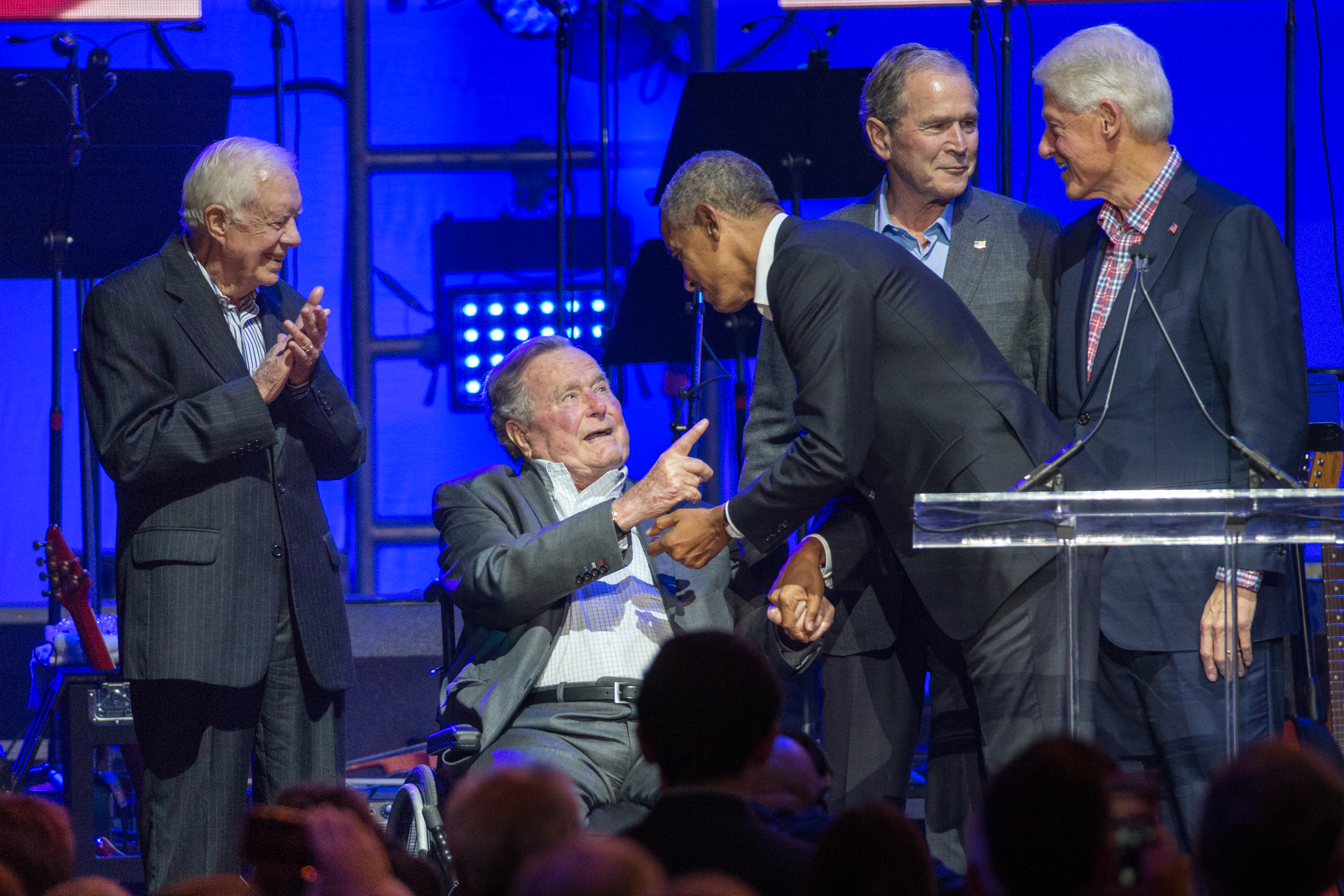 32 év amerikai elnökei jelentek meg a jótékonysági koncerten
