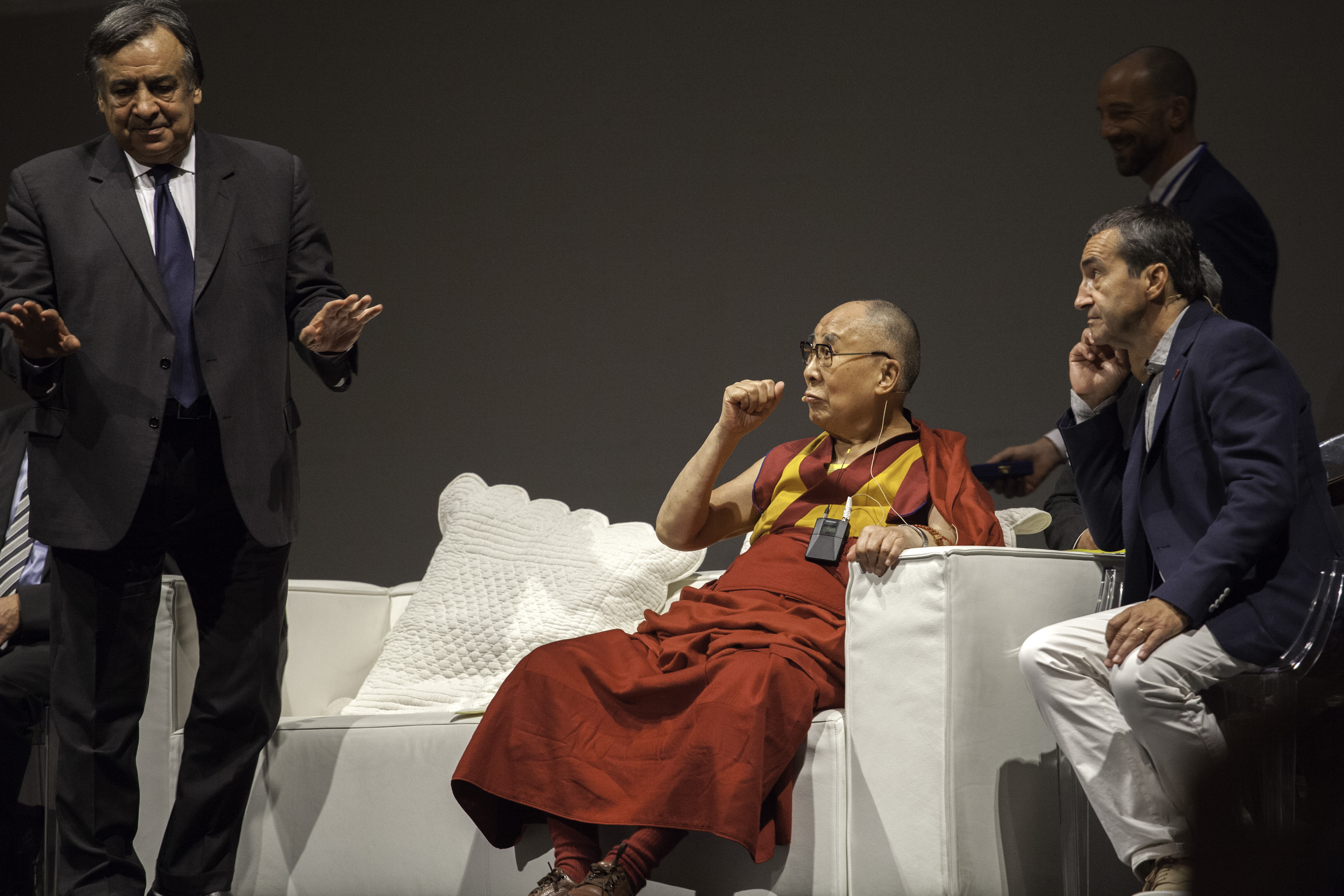 Korrupció gyanújába keveredett a dalai láma amerikai főképviselője