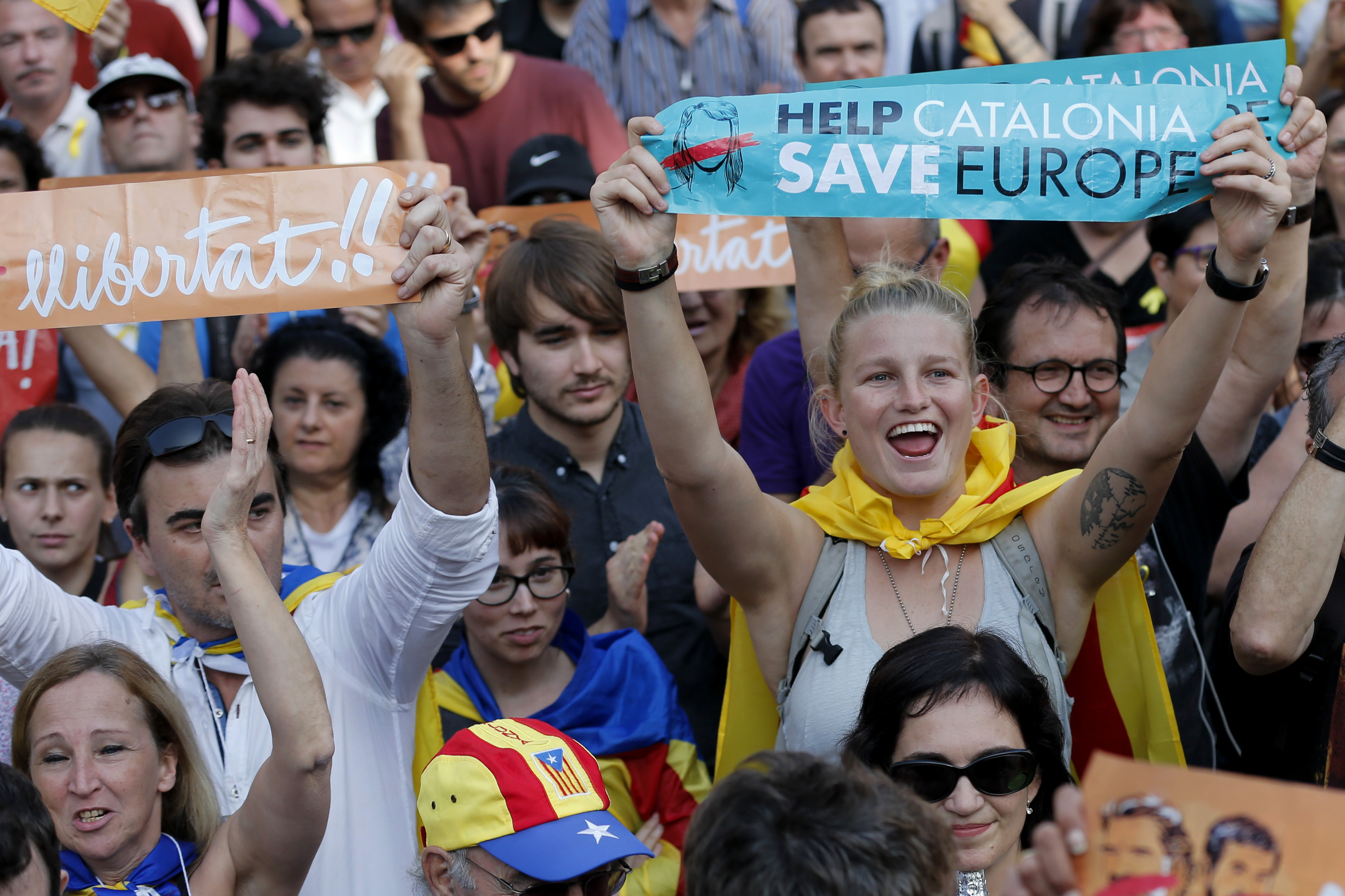 Puigdemont békességre inti a katalán függetlenség támogatóit
